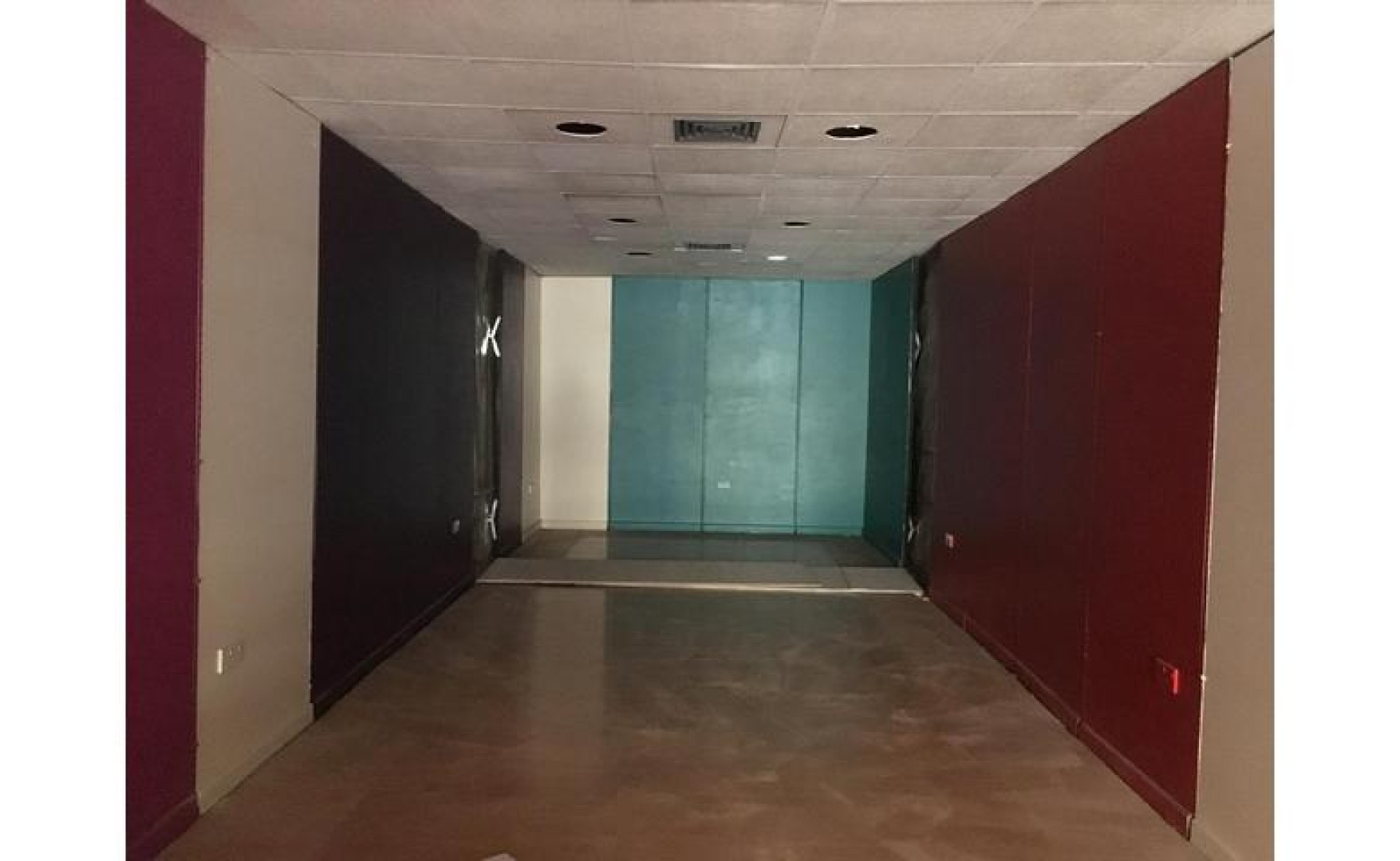Shops for rent Malta: Valletta 220sqm prime location premises to let on Merchants Street