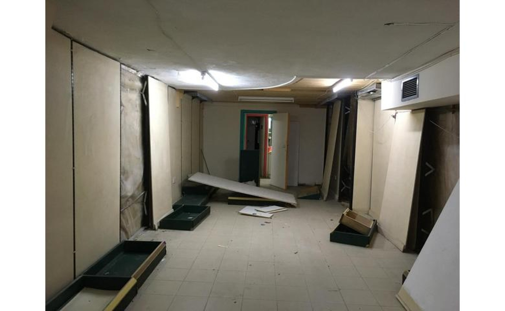 Shops for rent Malta: Valletta 220sqm prime location premises to let on Merchants Street