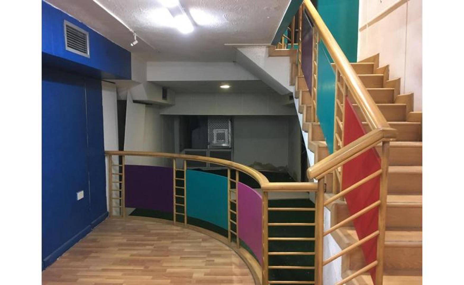 Shops for rent Malta: Valletta 220sqm prime location premises to let on Merchants Street