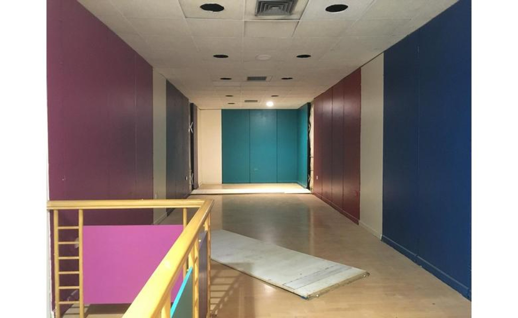 Shops for rent Malta: Valletta 220sqm prime location premises to let on Merchants Street