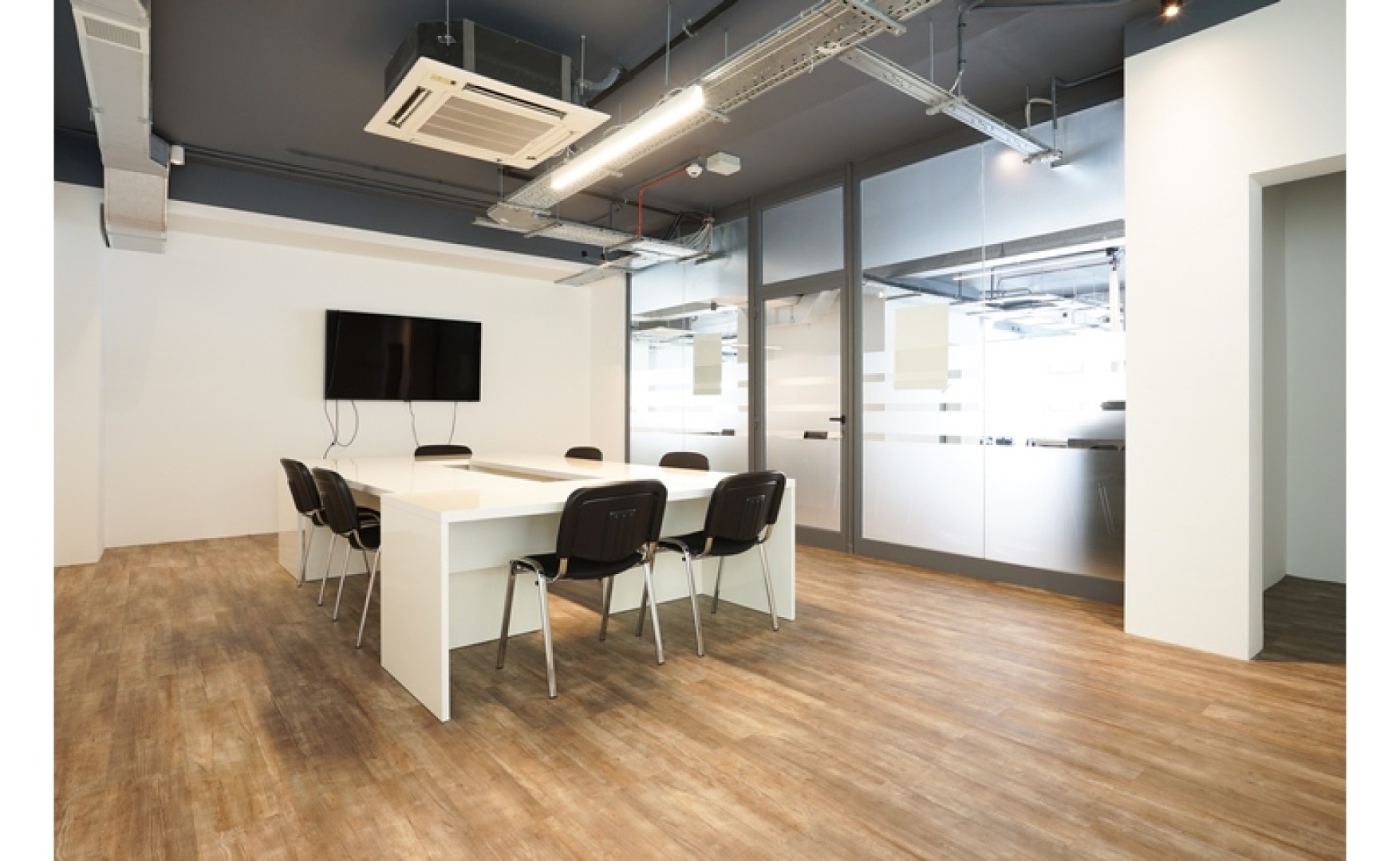 350sqm modern ground floor open plan office space for rent