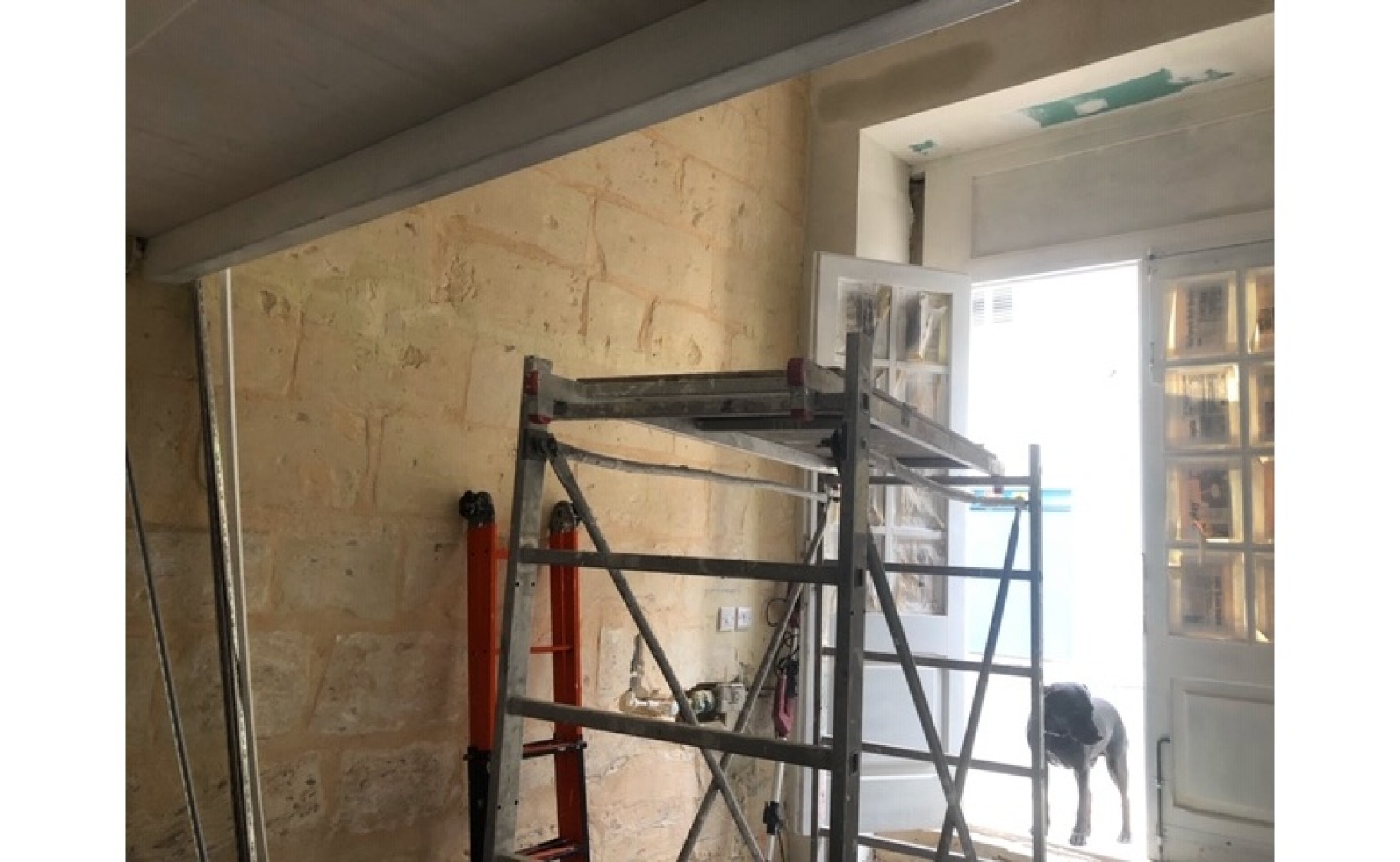 Shops for rent Malta: Office / shop to let in Sliema with class 4B permits