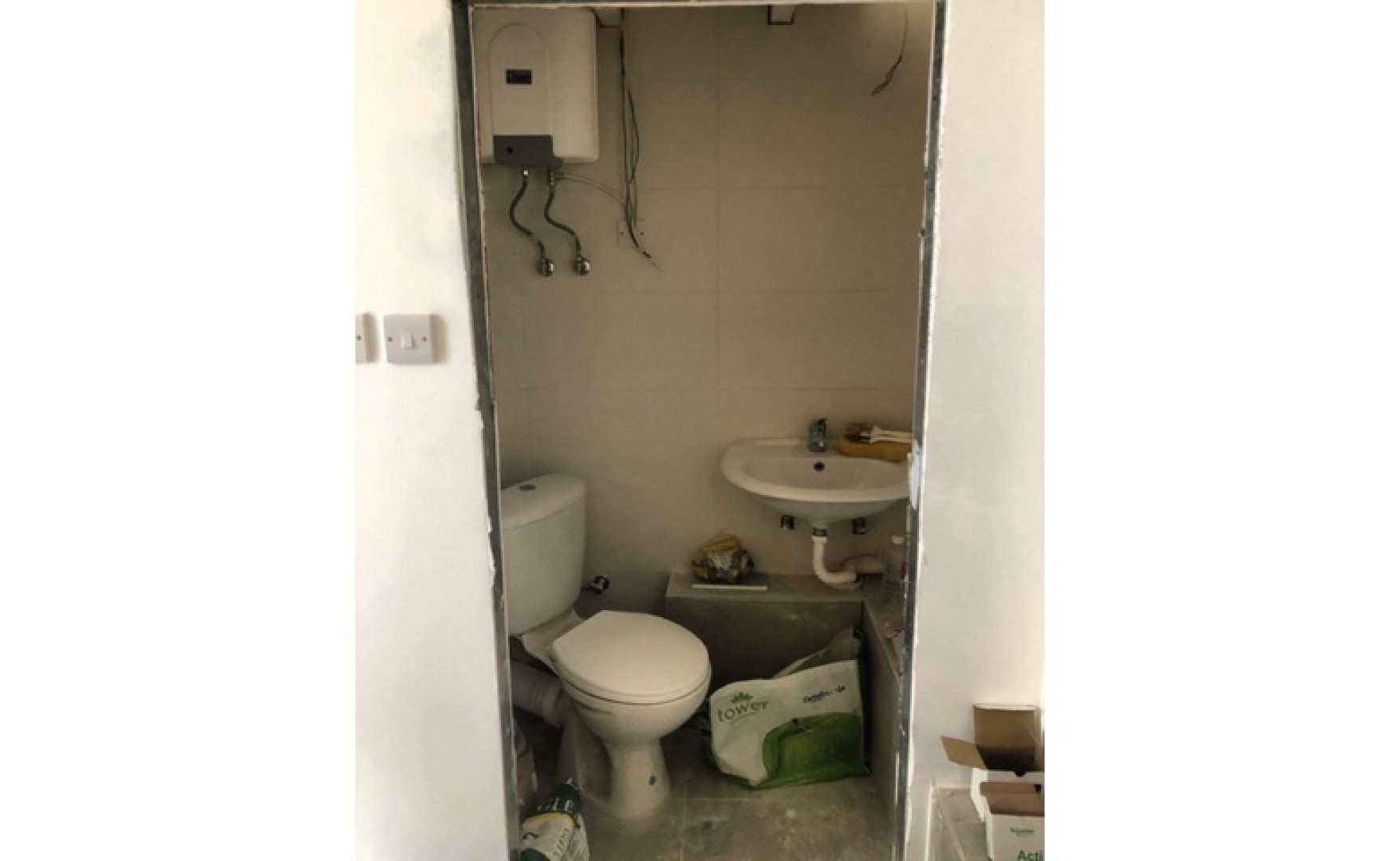 Shops for rent Malta: Office / shop to let in Sliema with class 4B permits