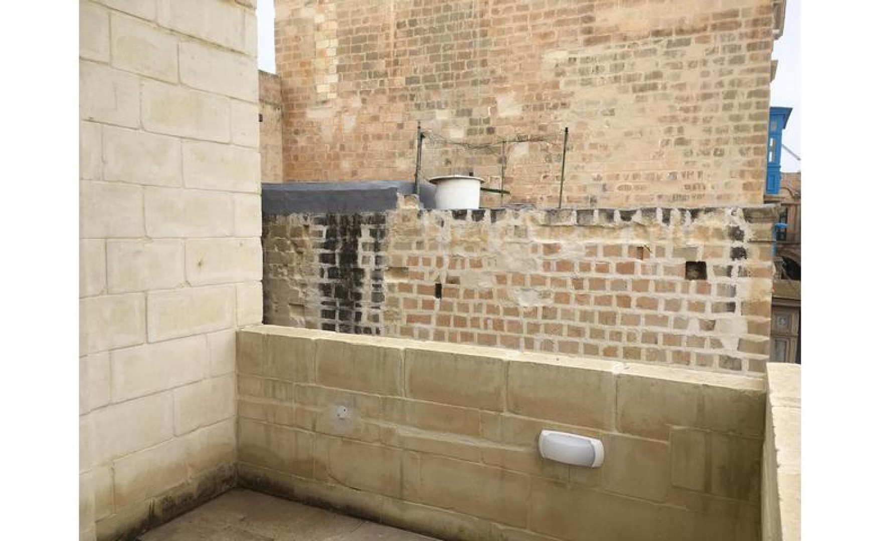 Shops for Rent in Malta: Outlet on 3 Floors In the Hub Of Valletta