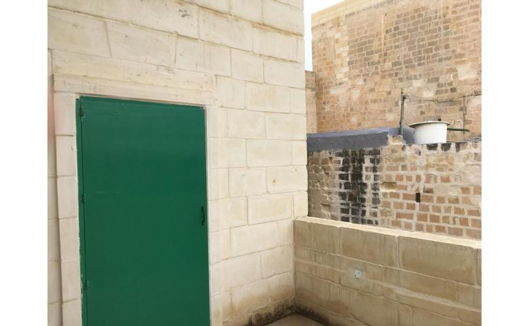 Shops for Rent in Malta: Outlet on 3 Floors In the Hub Of Valletta
