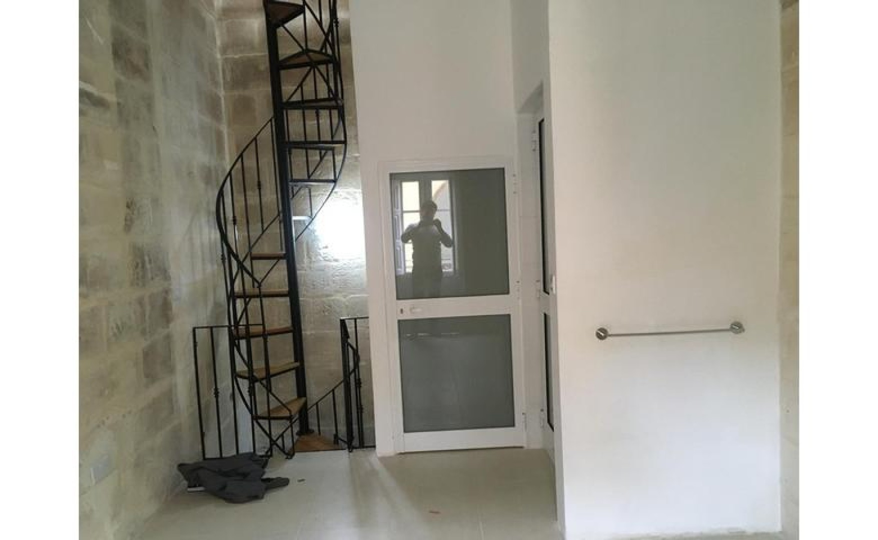 Shops for Rent in Malta: Outlet on 3 Floors In the Hub Of Valletta