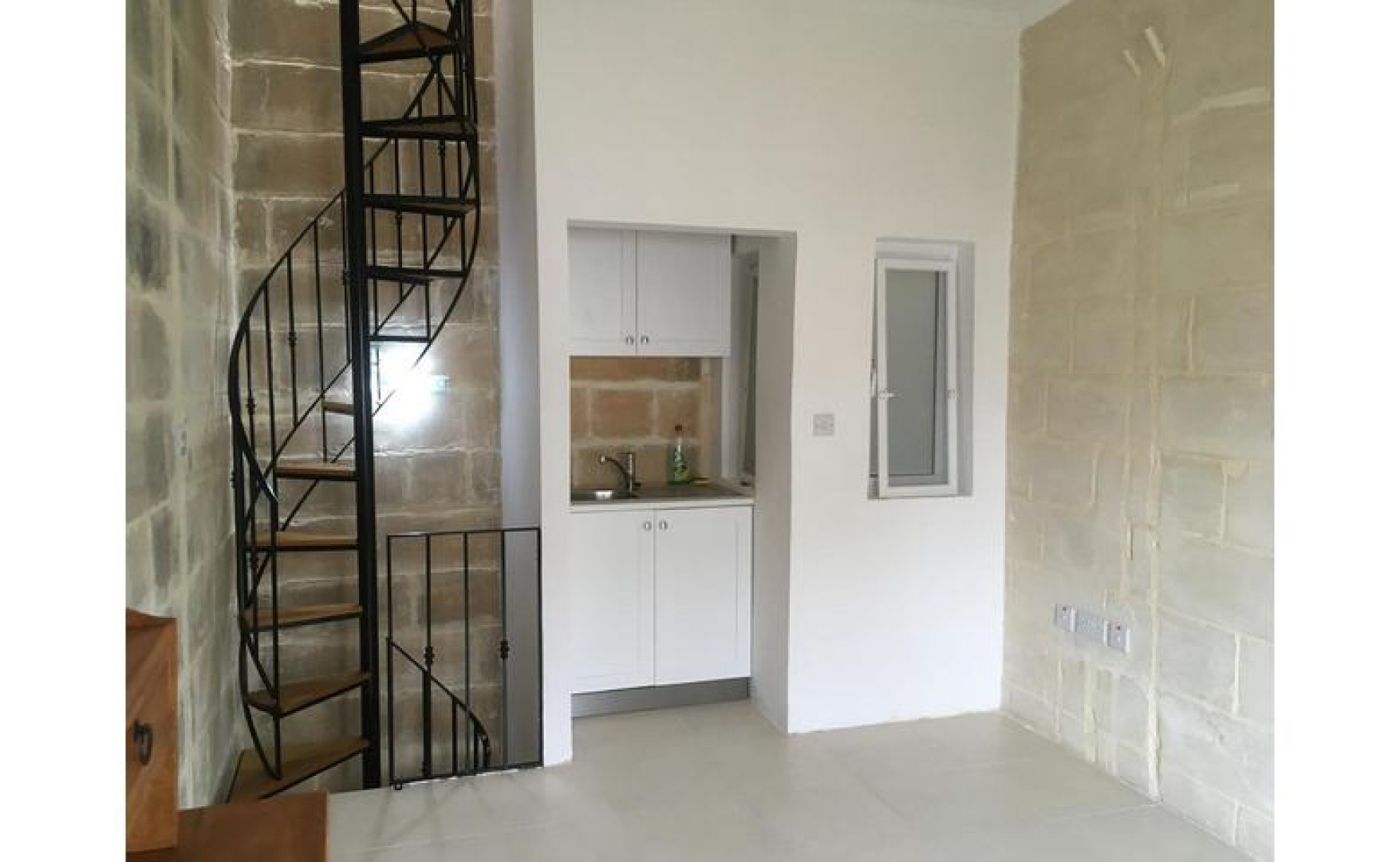 Shops for Rent in Malta: Outlet on 3 Floors In the Hub Of Valletta