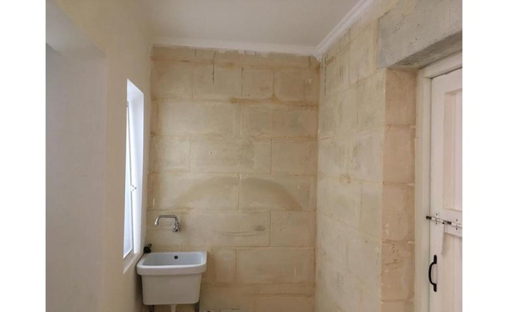 Shops for Rent in Malta: Outlet on 3 Floors In the Hub Of Valletta
