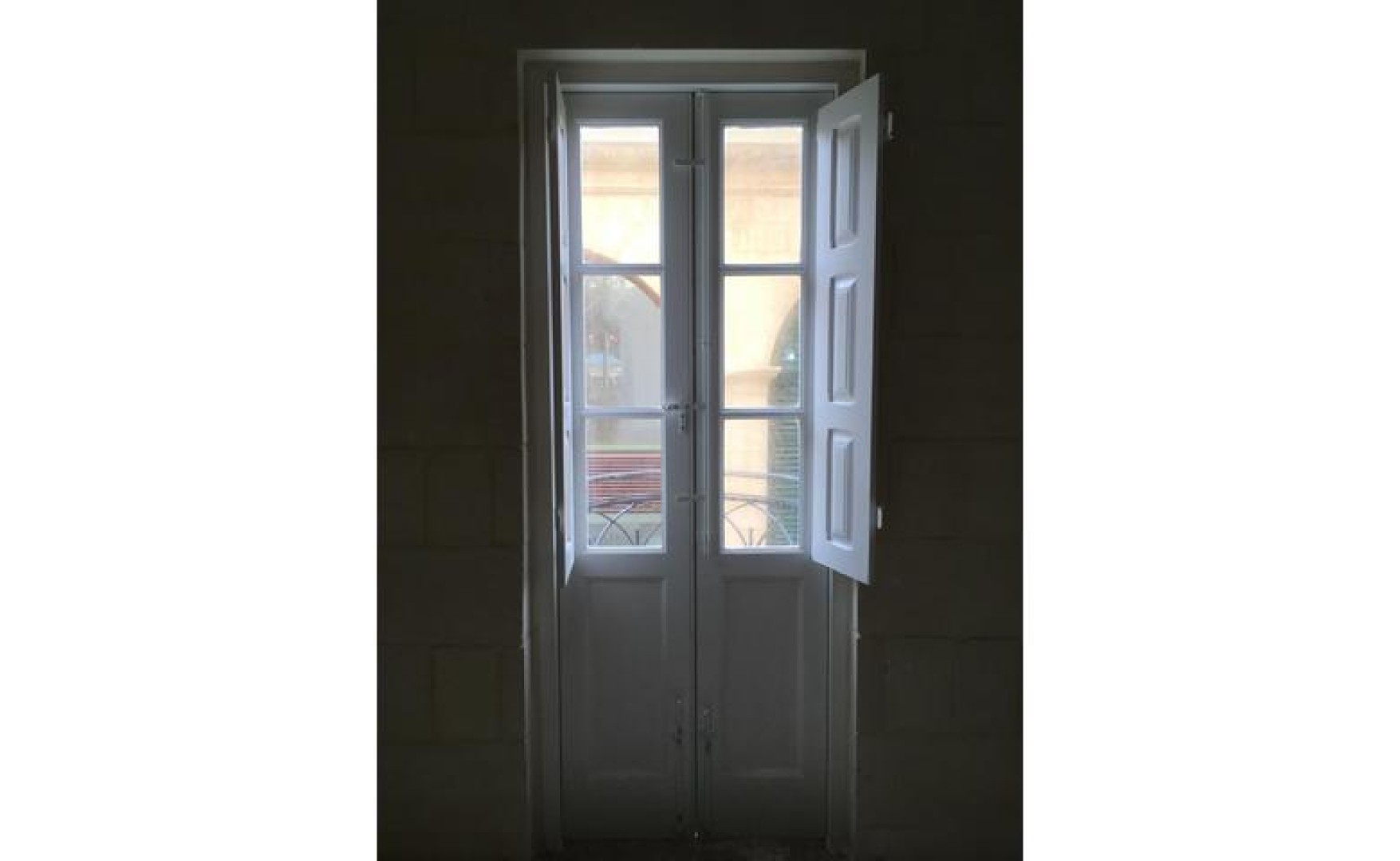 Shops for Rent in Malta: Outlet on 3 Floors In the Hub Of Valletta