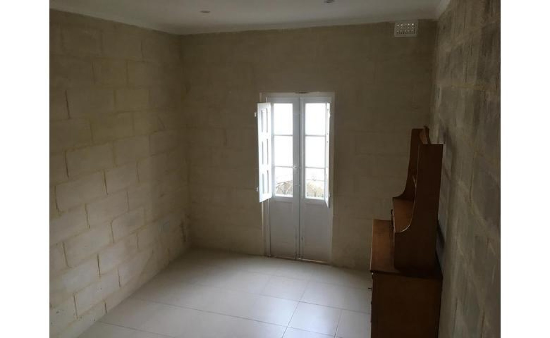 Shops for Rent in Malta: Outlet on 3 Floors In the Hub Of Valletta
