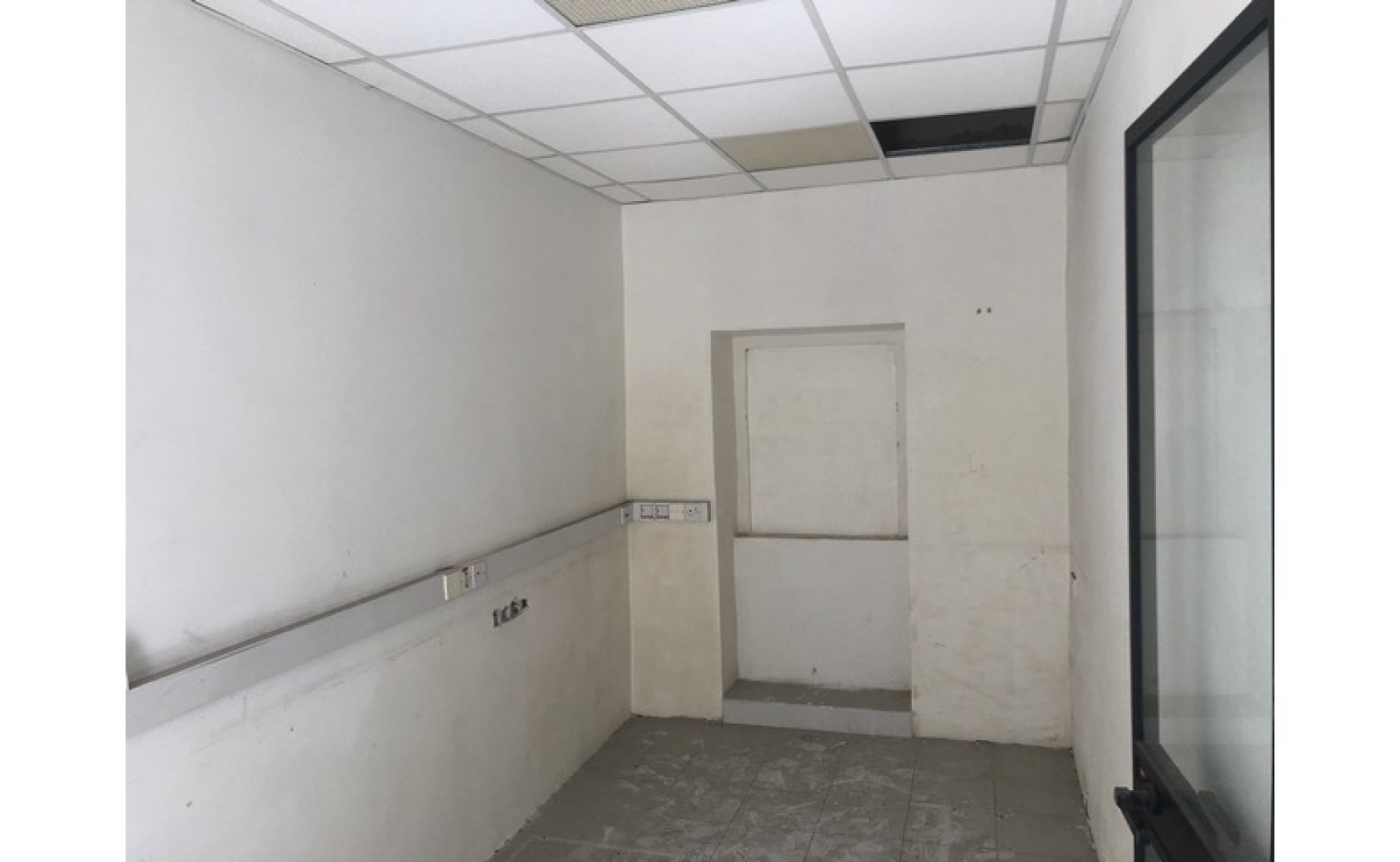 Shop to let Malta: Property on 3 Floors For Rent In Valletta