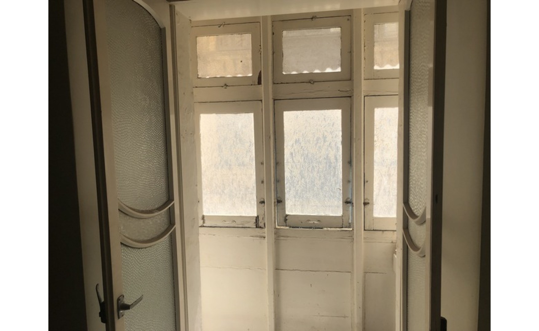 Shop to let Malta: Property on 3 Floors For Rent In Valletta