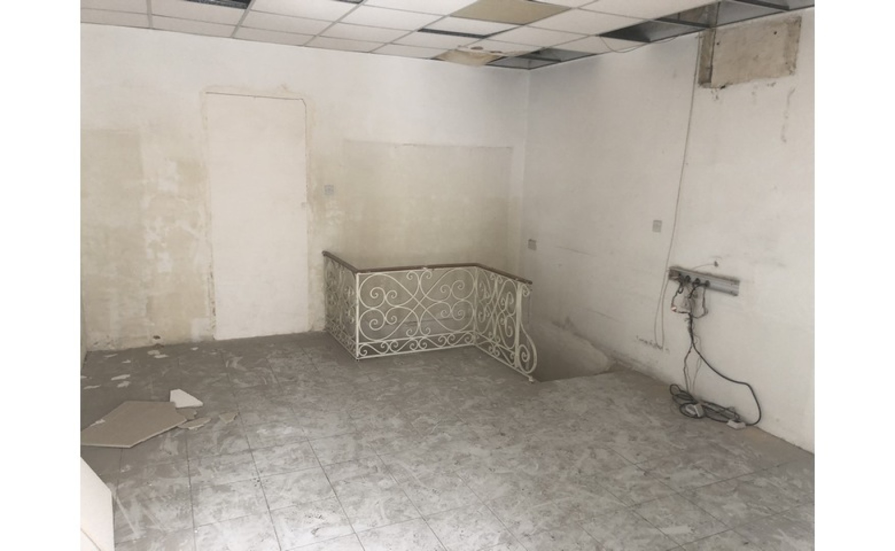 Shop to let Malta: Property on 3 Floors For Rent In Valletta