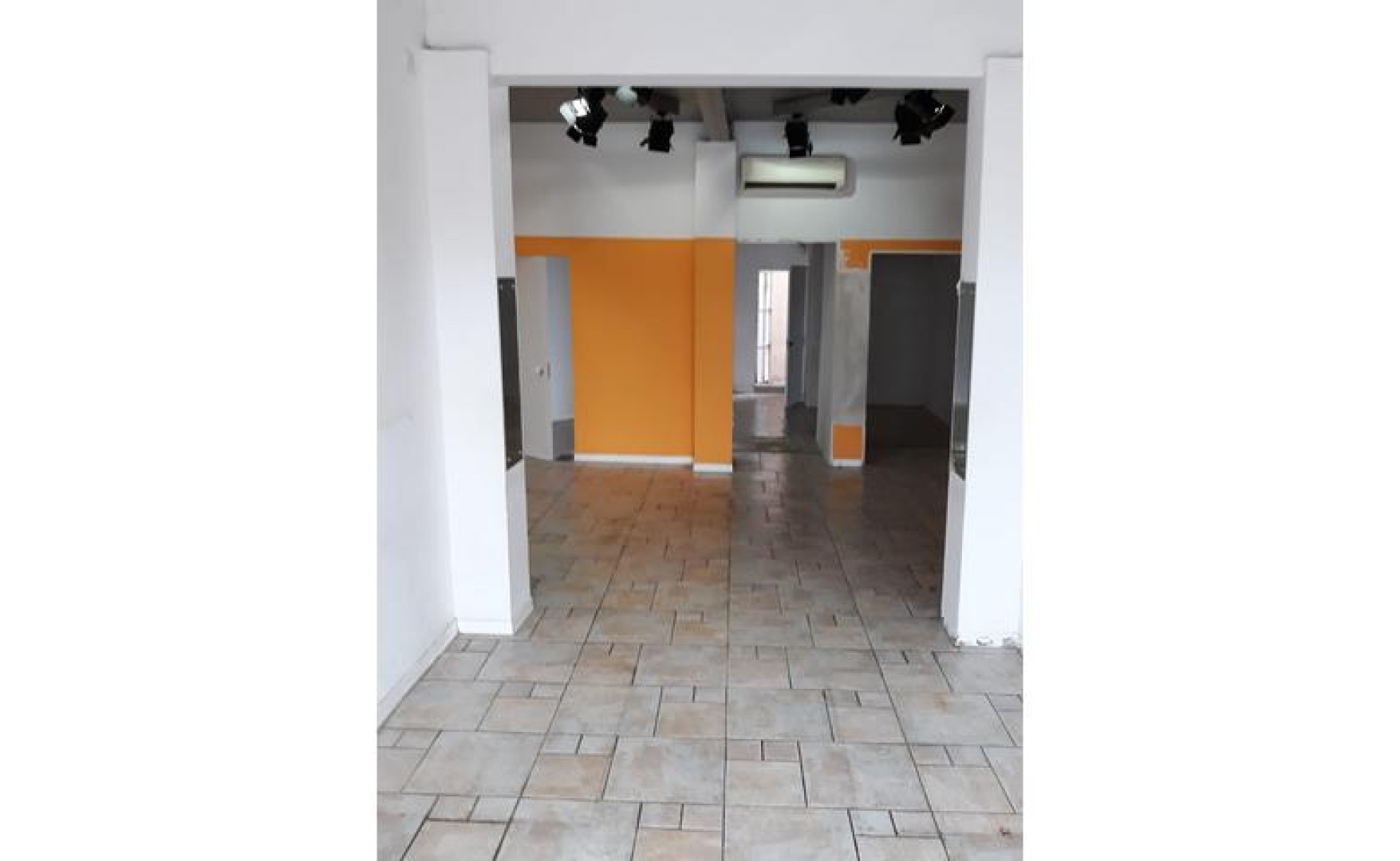 Shops for rent Malta: 75sqm Seafront Shop to let in Bugibba