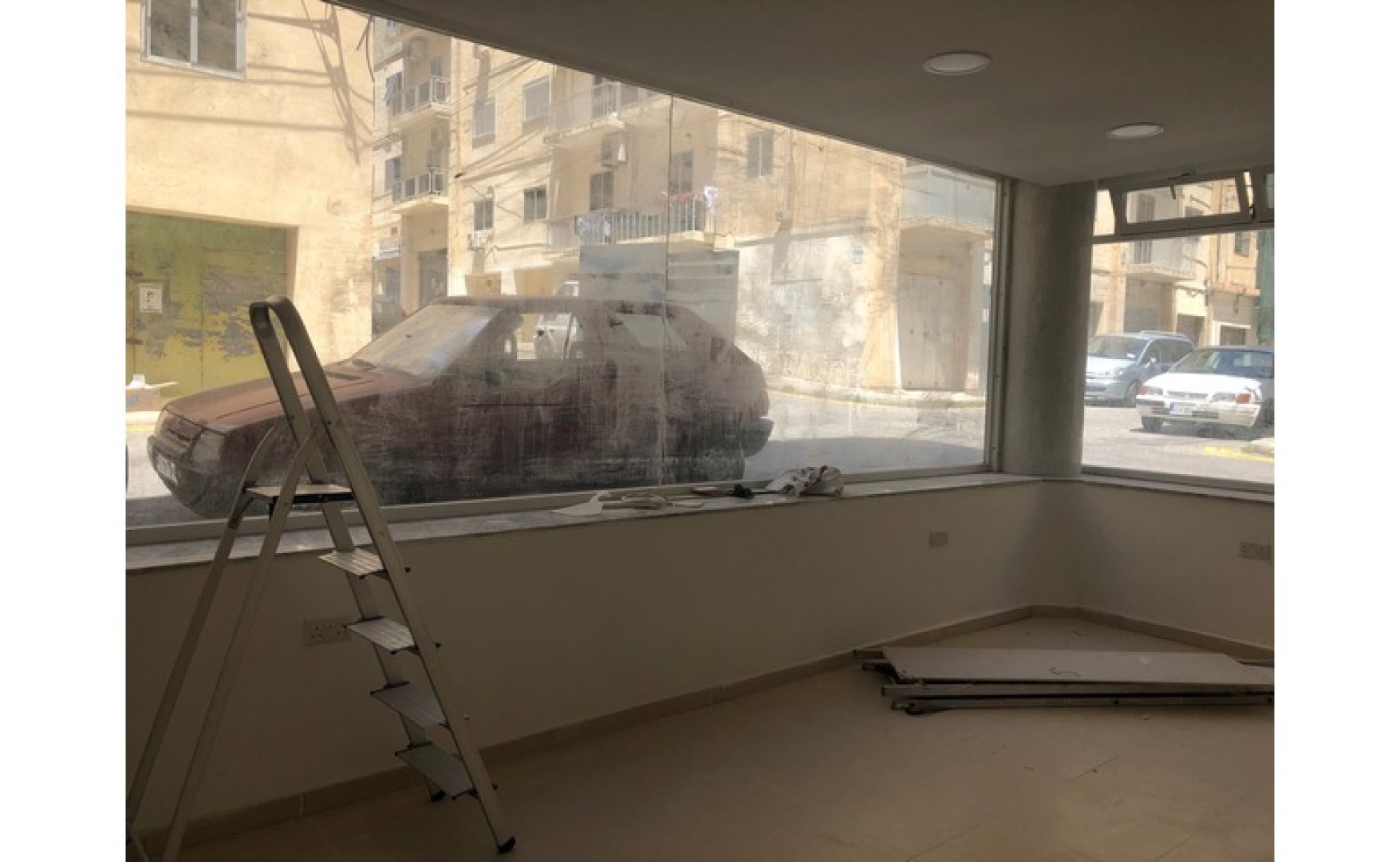 Shop to let in Malta: 25sqm premises for rent in Ta' Xbiex