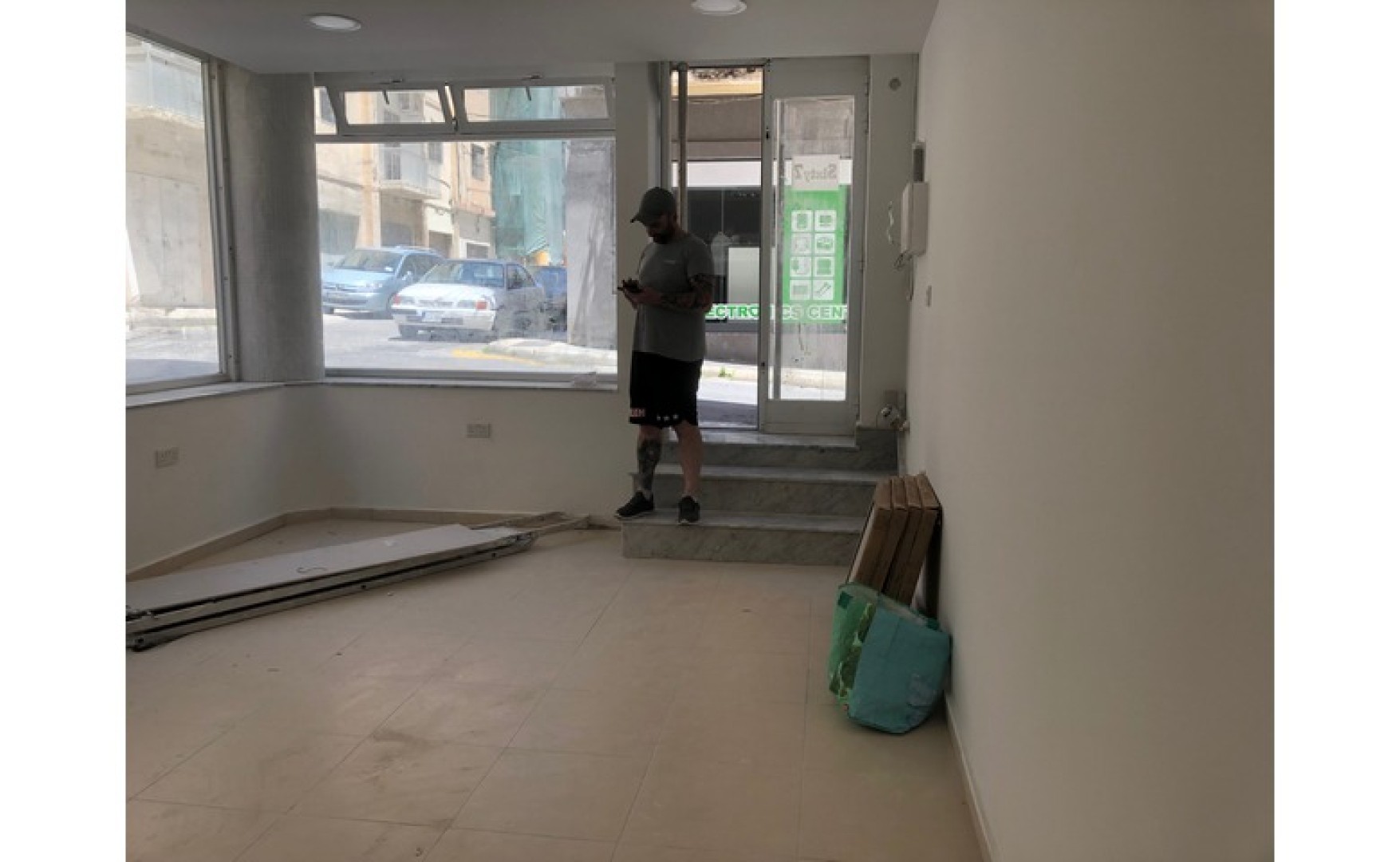 Shop to let in Malta: 25sqm premises for rent in Ta' Xbiex