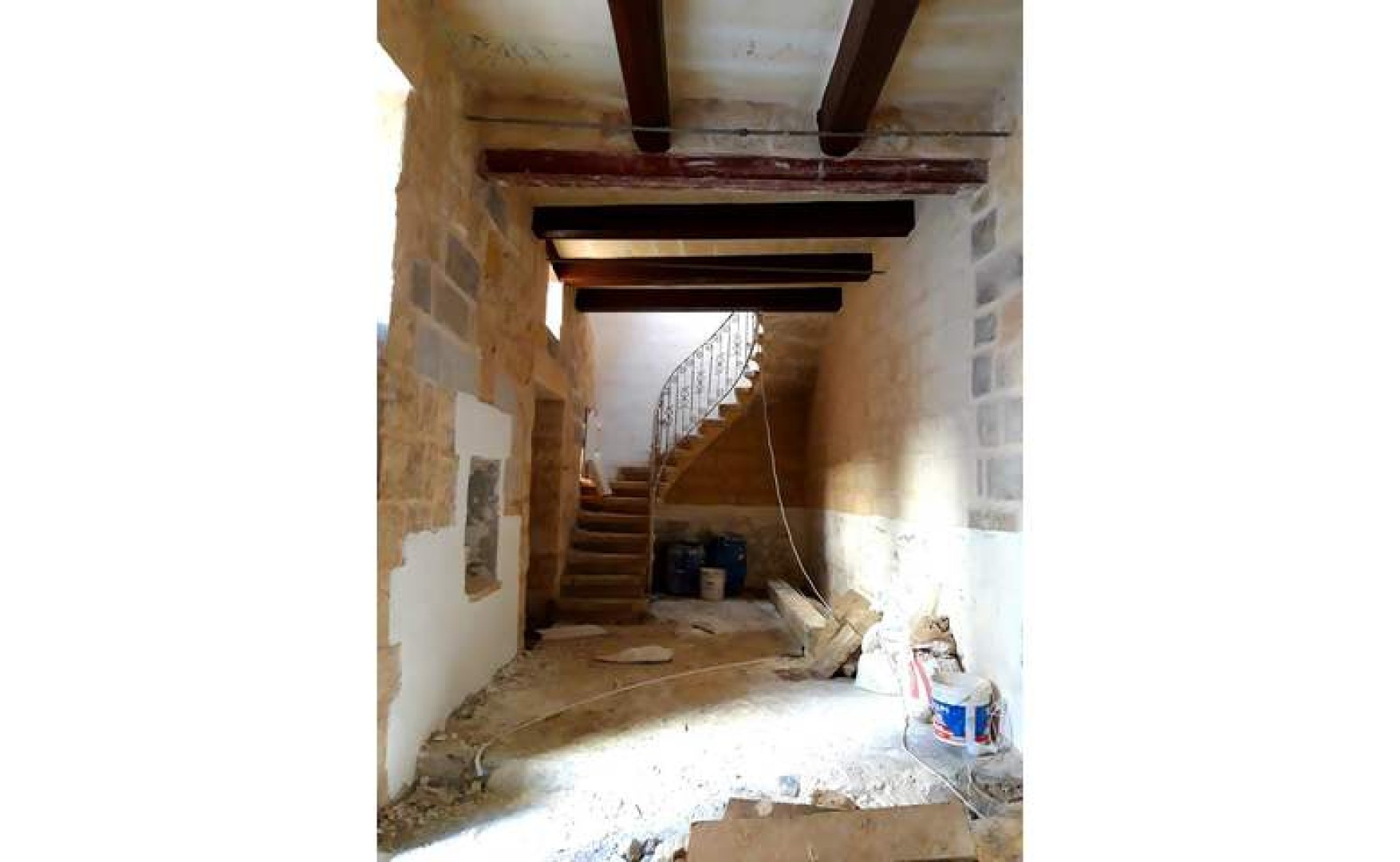 Restaurant to let Malta: Rabat huge 4 levels restaurant for rent in a 550 years old Bottega