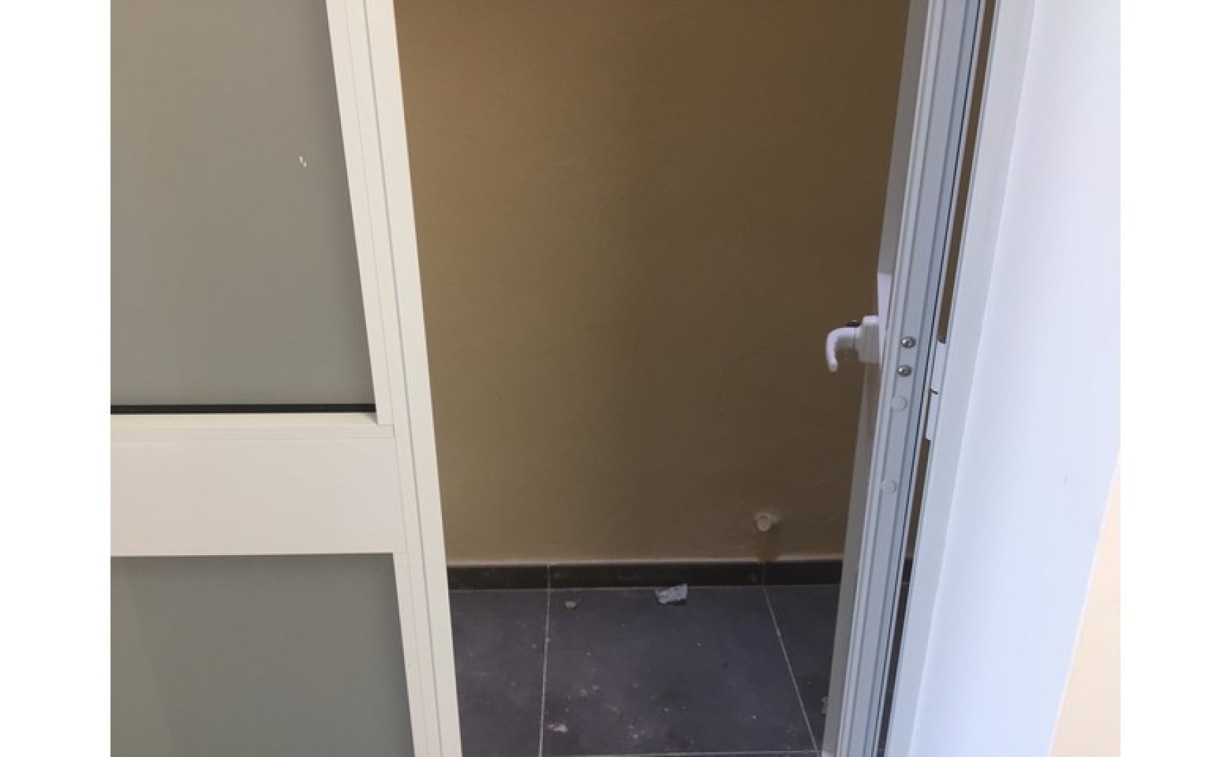 Office to let Malta: Msida 100sqm commercial premises for rent