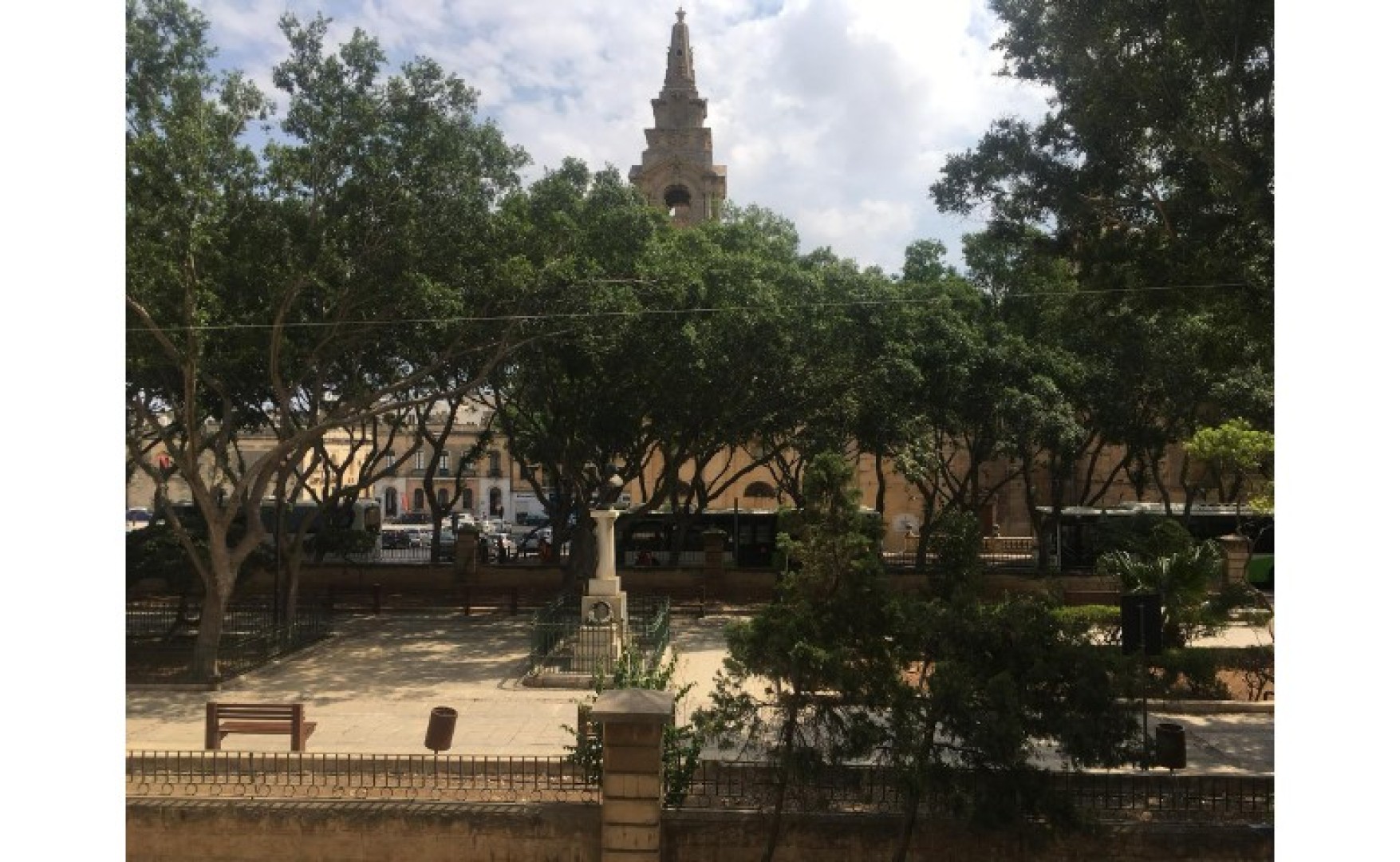 Offices / Apartments for rent in Malta: Spacious Office / Apartment with 3 bedrooms in Floriana