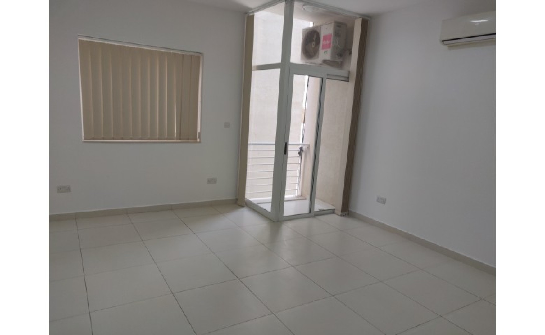 Office to let Malta: 30sqm premises to let in Sliema ideal as an office