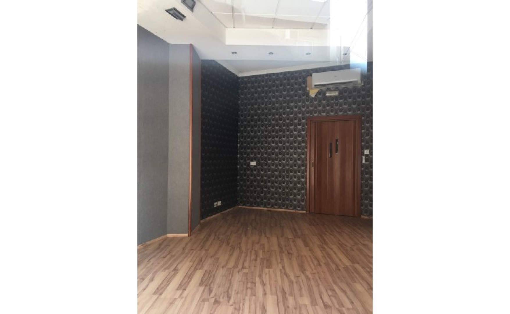 Shop to let Malta: San Gwann shop / office for rent with an area of 34sqm
