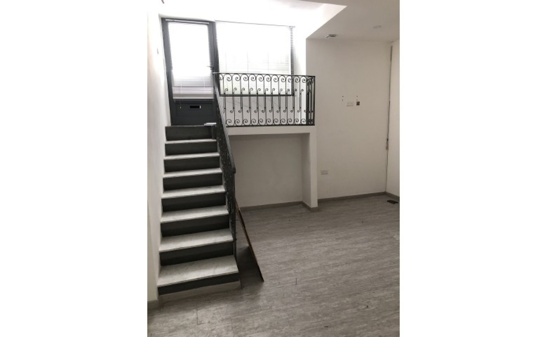 Office to let Malta: Valletta 30sqm Commercial For Rent with its Own Entrance