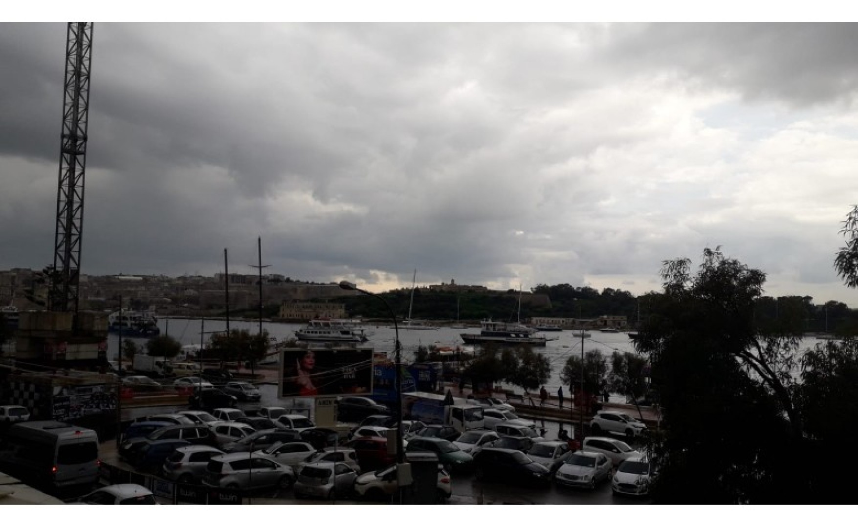Offices for rent in Malta: Sliema seafront fully furnished office to let