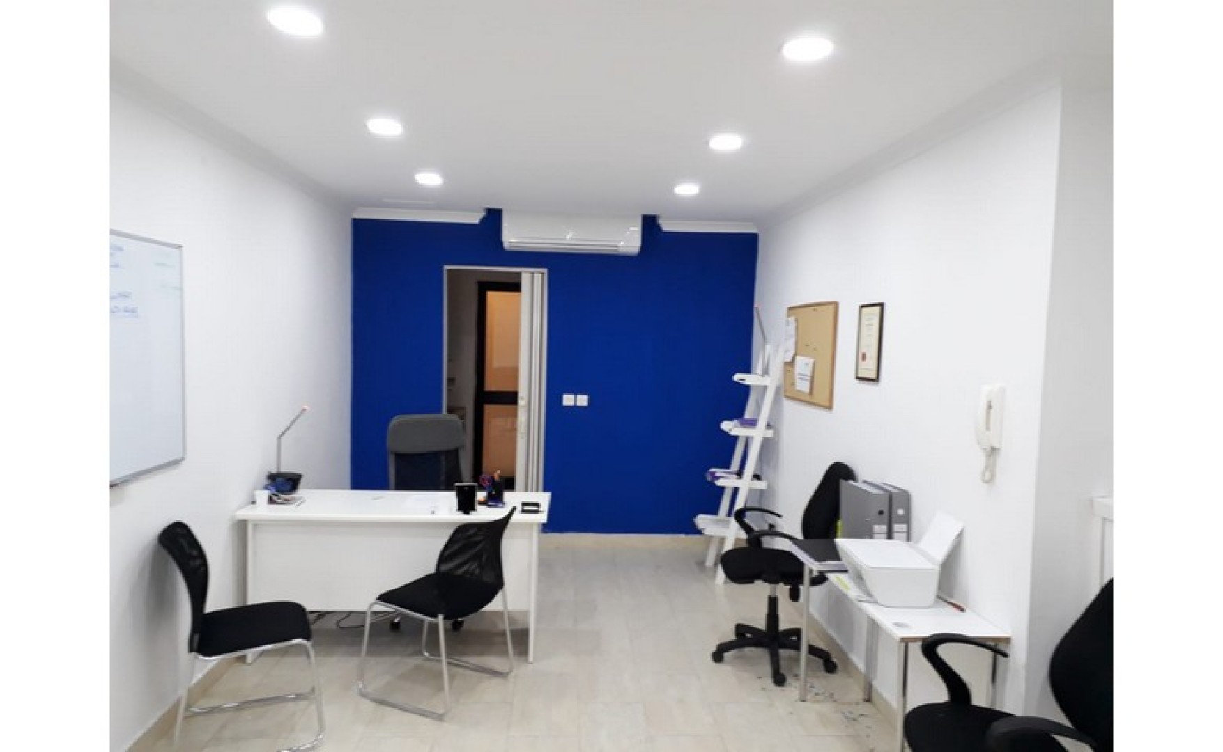 Shop to let Malta: St Julian's street level shop / office to rent