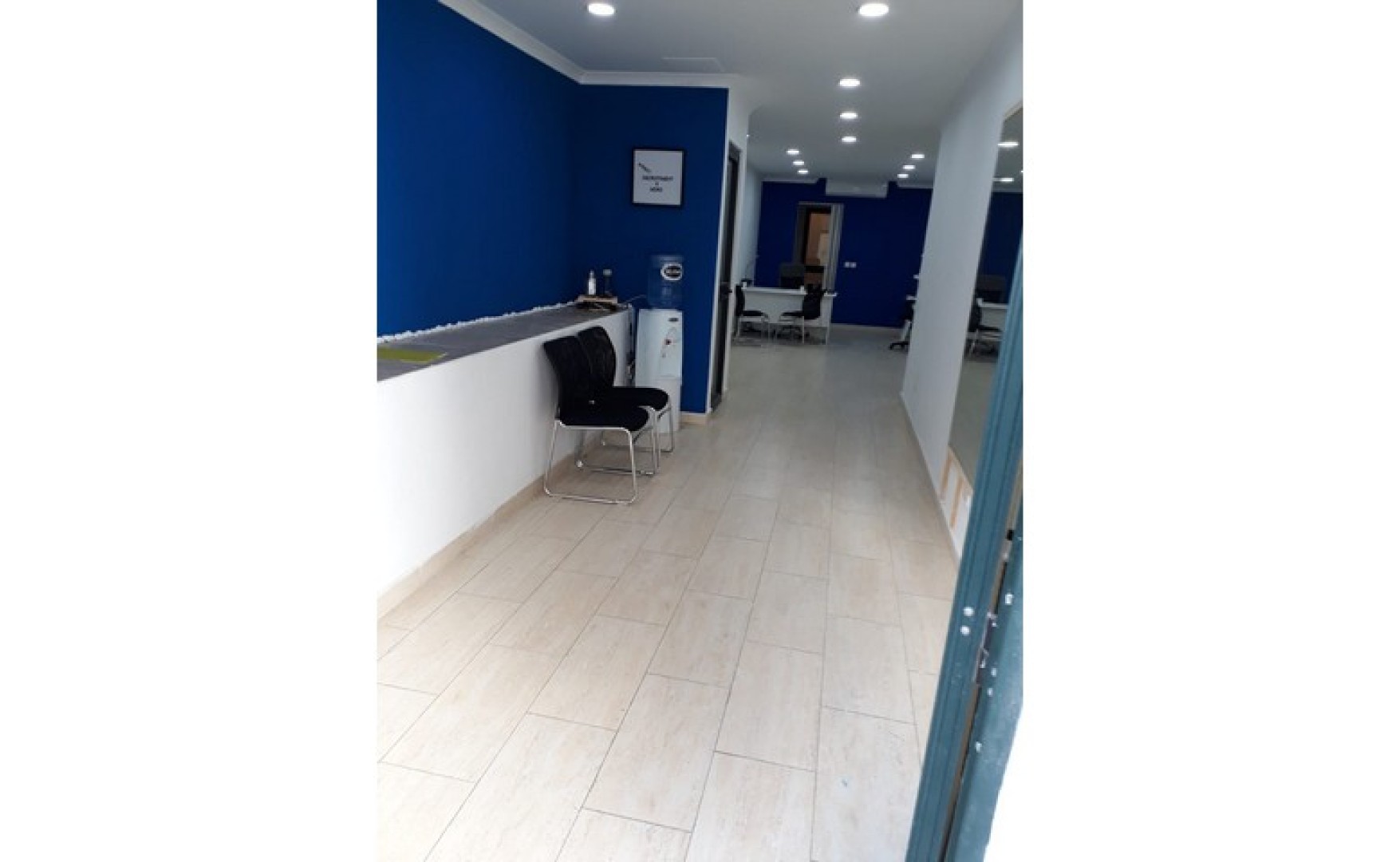 Shop to let Malta: St Julian's street level shop / office to rent