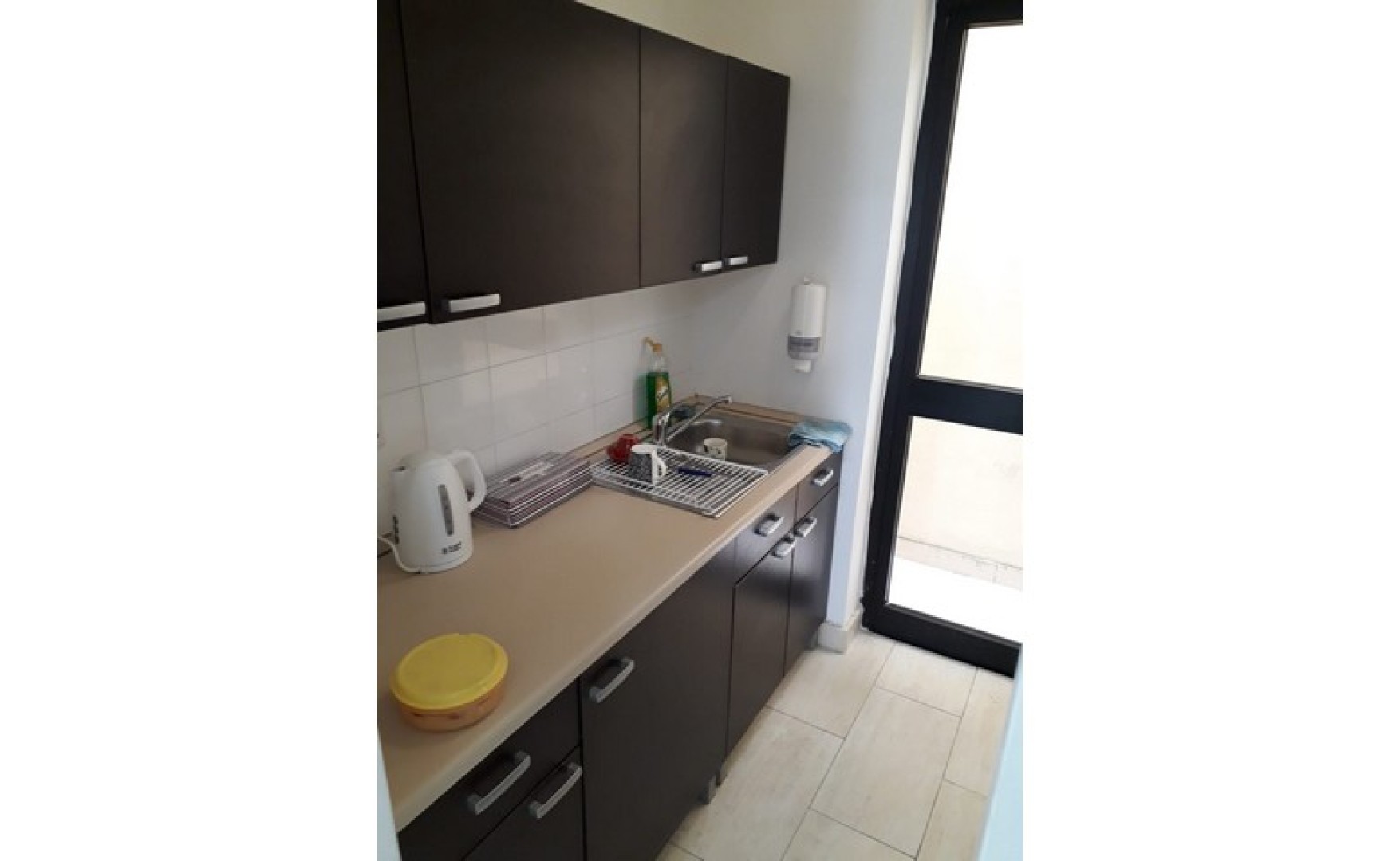 Shop to let Malta: St Julian's street level shop / office to rent