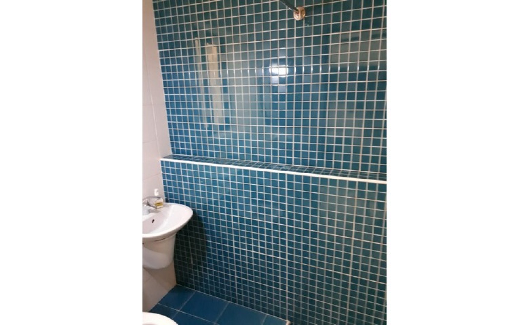 Shop to let Malta: St Julian's street level shop / office to rent
