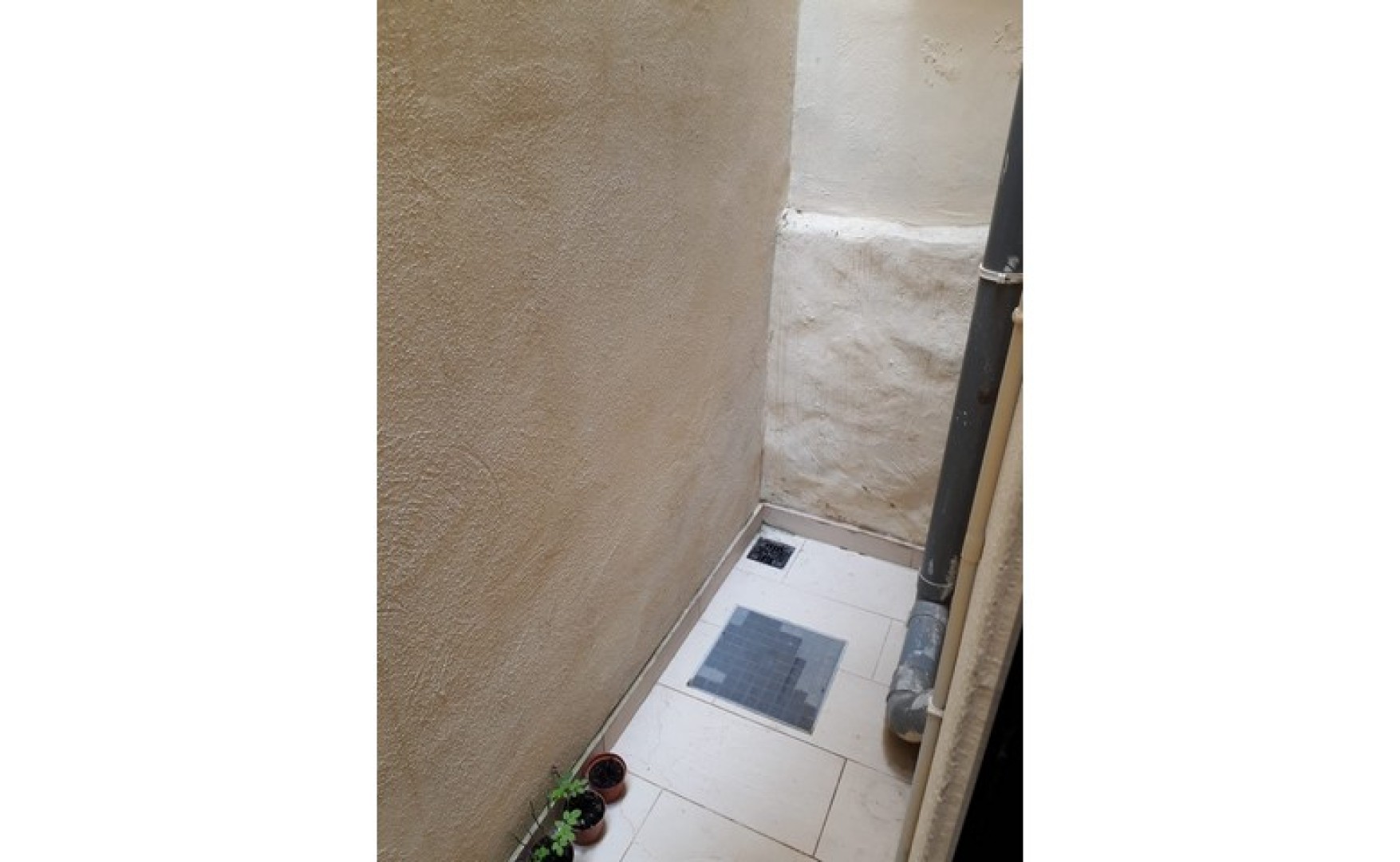 Shop to let Malta: St Julian's street level shop / office to rent