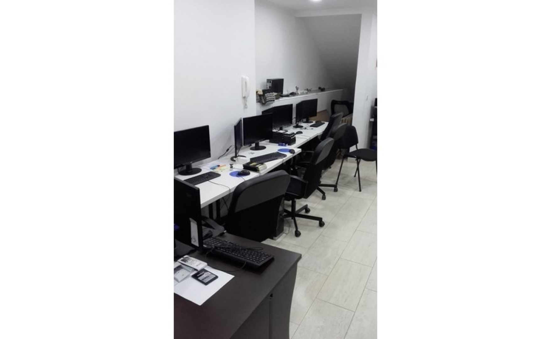 Shop to let Malta: St Julian's street level shop / office to rent