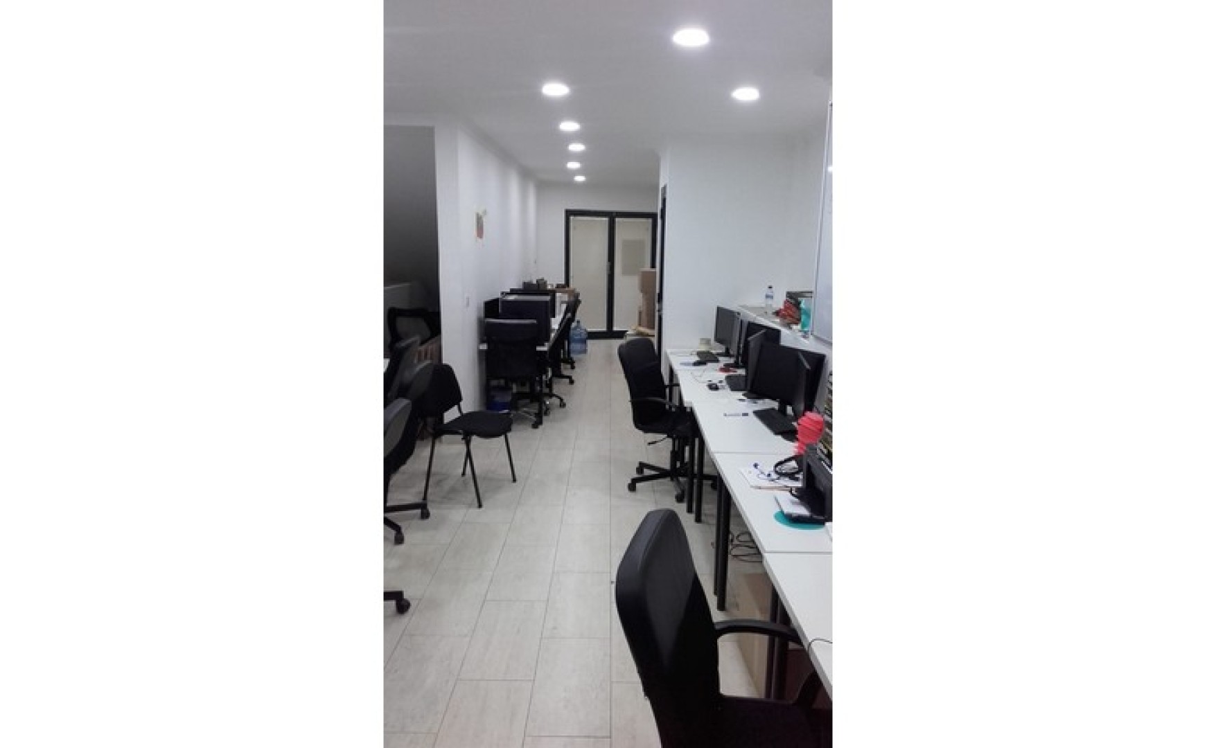 Shop to let Malta: St Julian's street level shop / office to rent