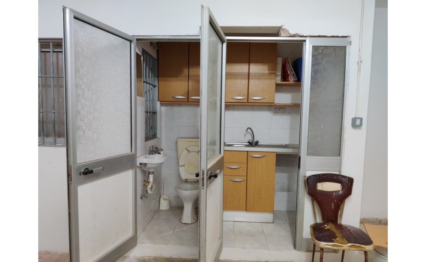 Real estate Malta: New Qormi 250sqm warehouse for rent with permits