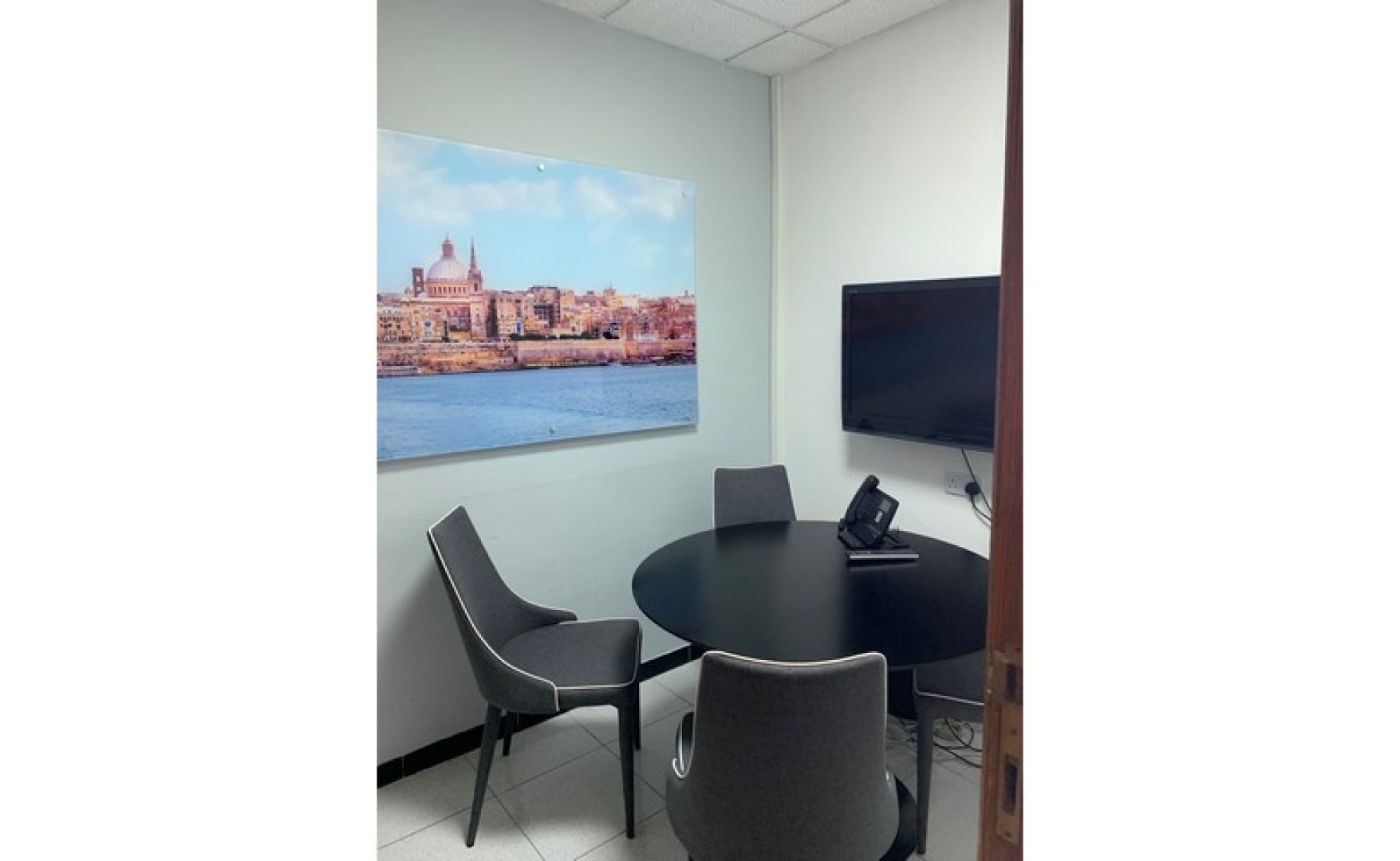 Office that Consists of 200sqm value for money