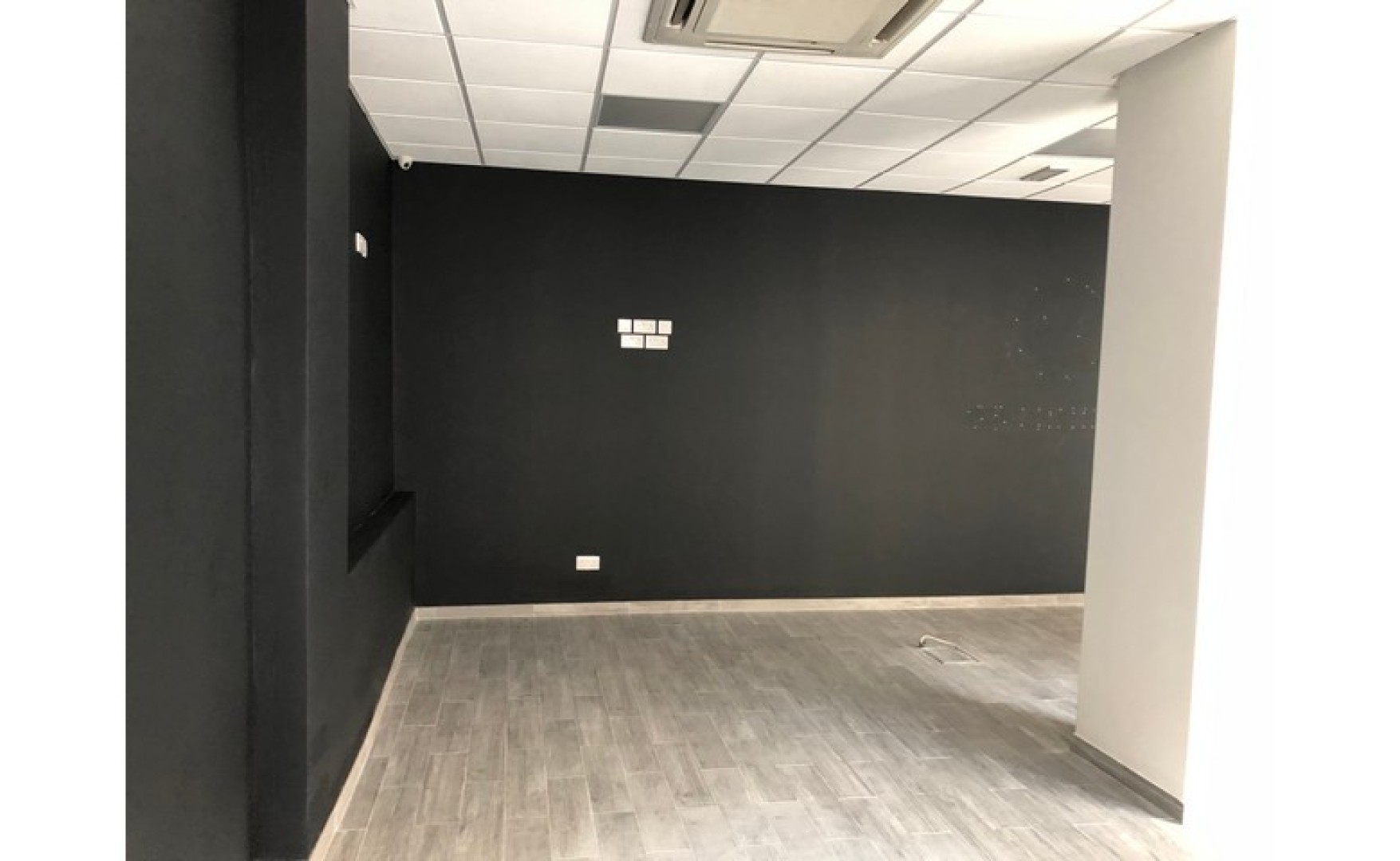 Nice Corner Shop/Office Available For Rent In Prime Area of Sliema