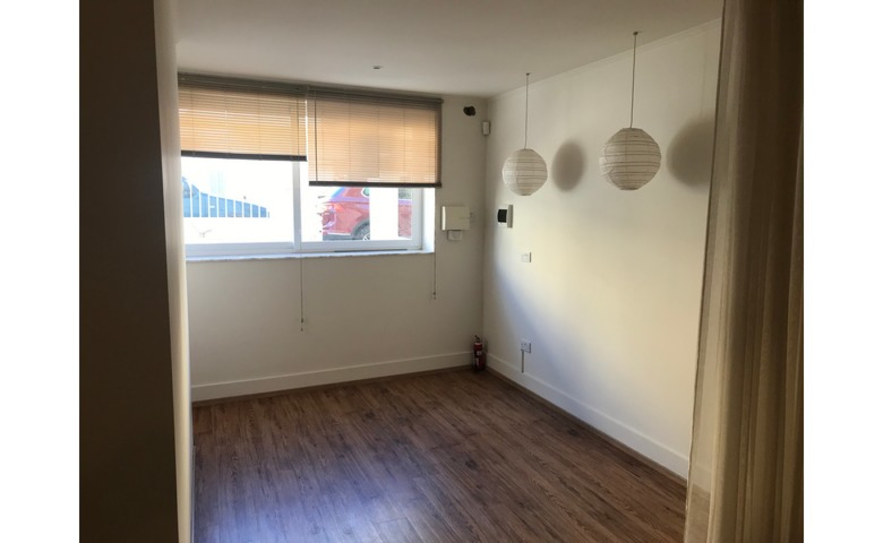 Shops for rent in Malta: Birkirkara office / shop for rent with large front patio