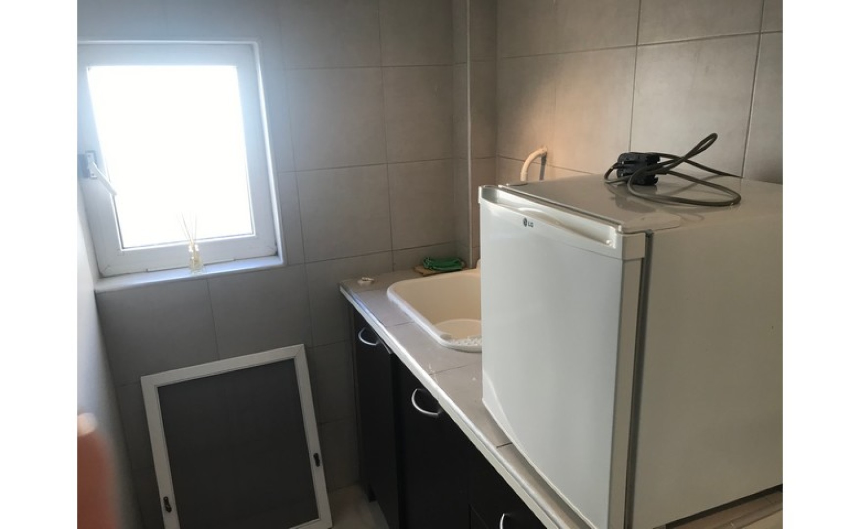 Shops for rent in Malta: Birkirkara office / shop for rent with large front patio