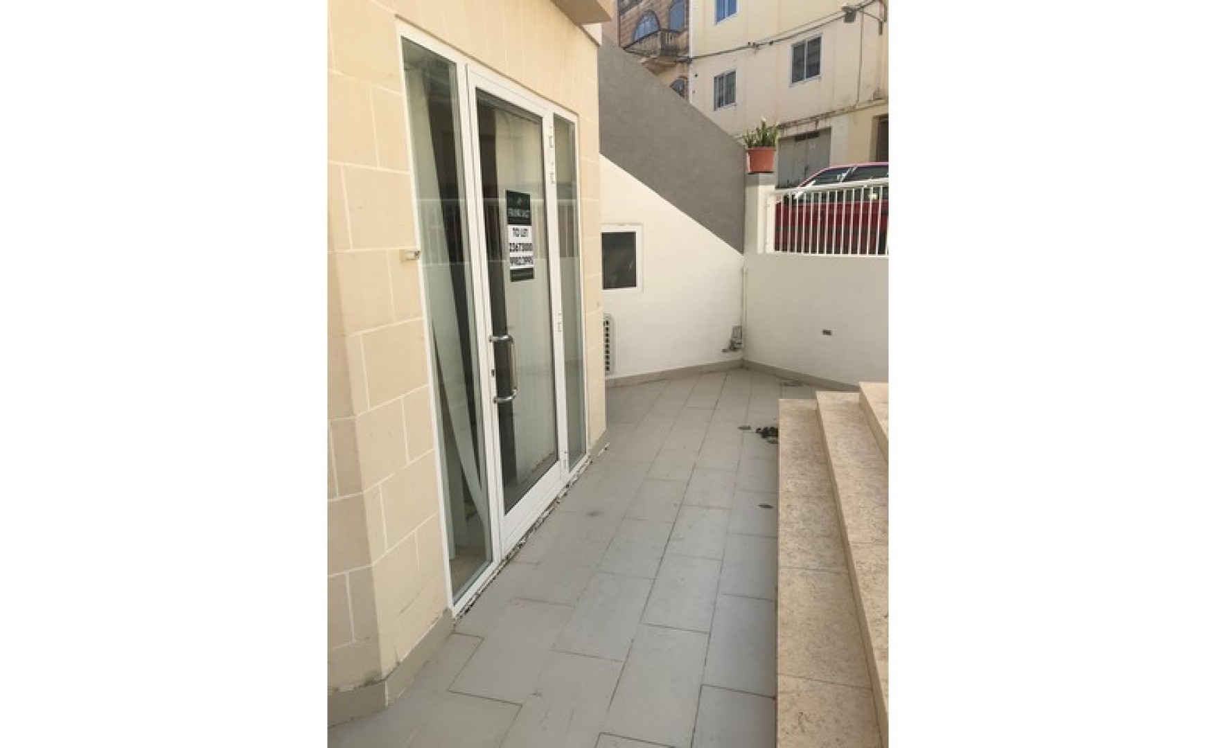 Shops for rent in Malta: Birkirkara office / shop for rent with large front patio