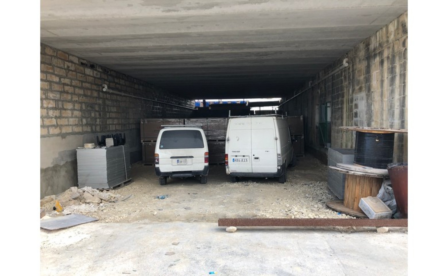 Real estate Malta: New Mriehel 330 - 400sqm warehouse for rent with permits