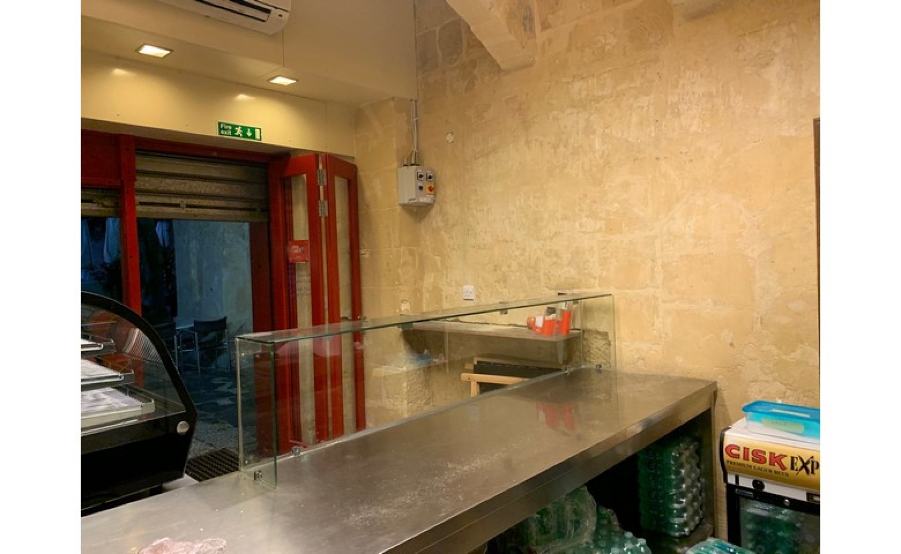 Restaurants for Rent in Malta: Nice Shop/Wine bar / Restaurant to let in Valletta with class 4D permits