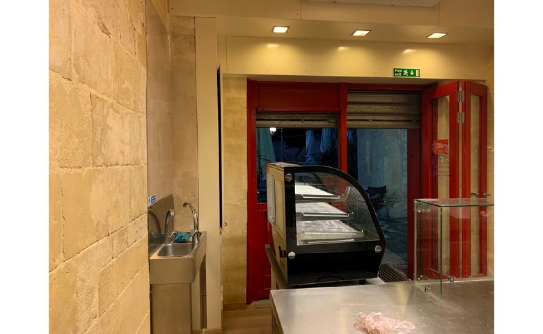 Restaurants for Rent in Malta: Nice Shop/Wine bar / Restaurant to let in Valletta with class 4D permits