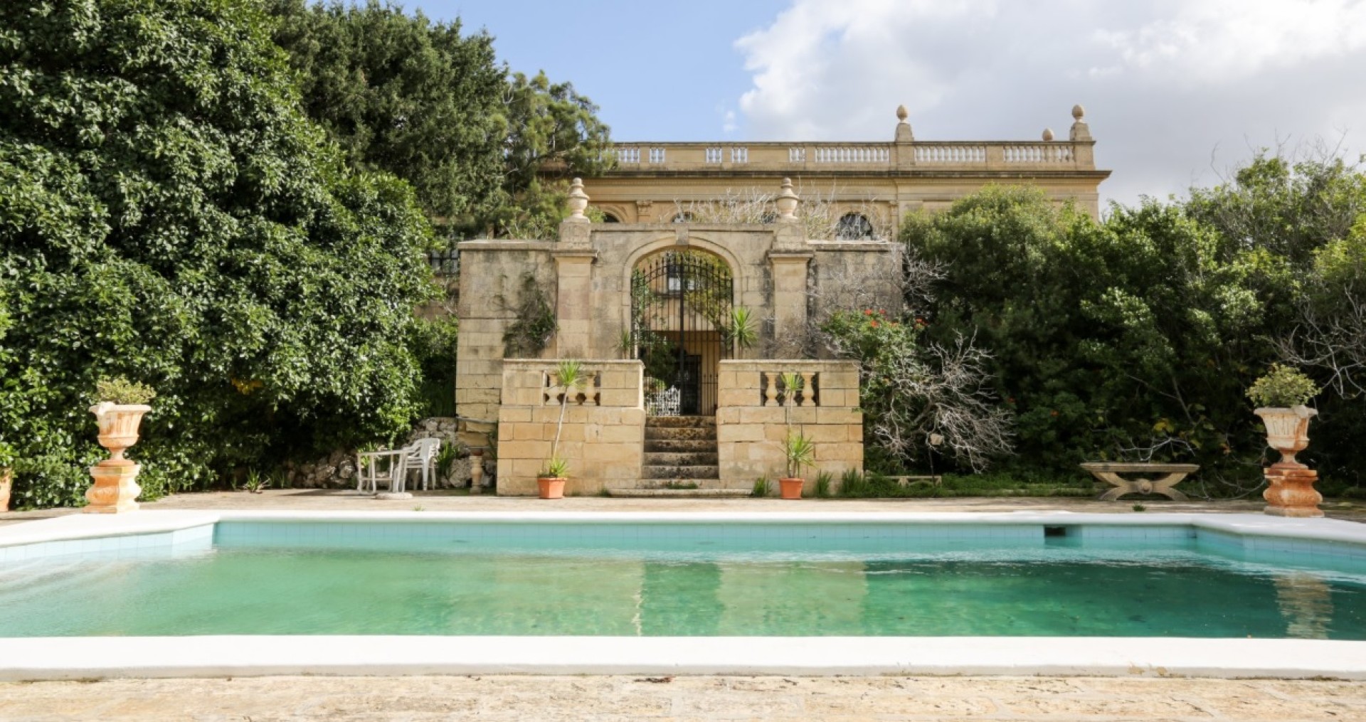 One of a kind Palazzo with Pool and vast Gardens for sale in Wardija