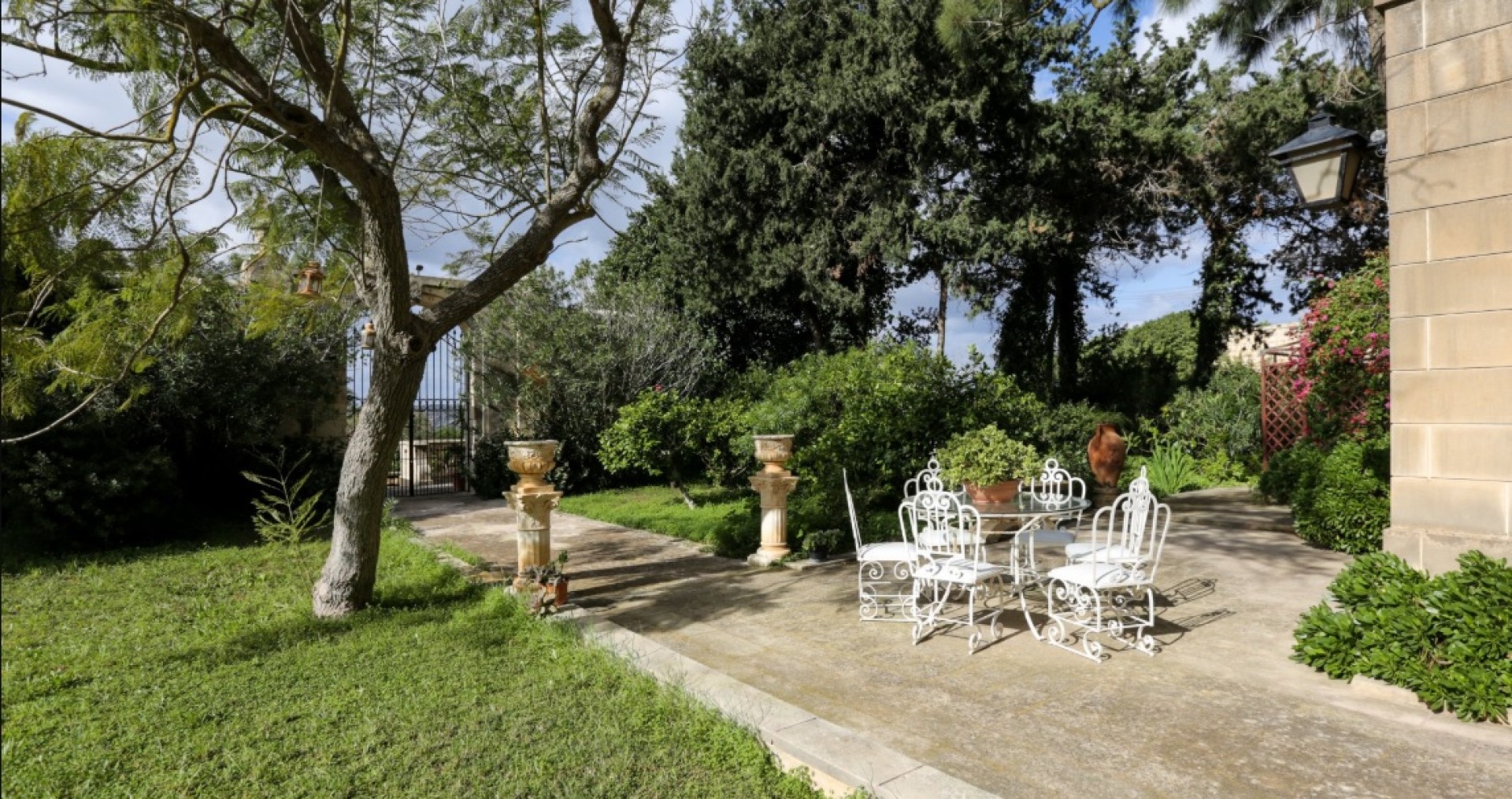 One of a kind Palazzo with Pool and vast Gardens for sale in Wardija