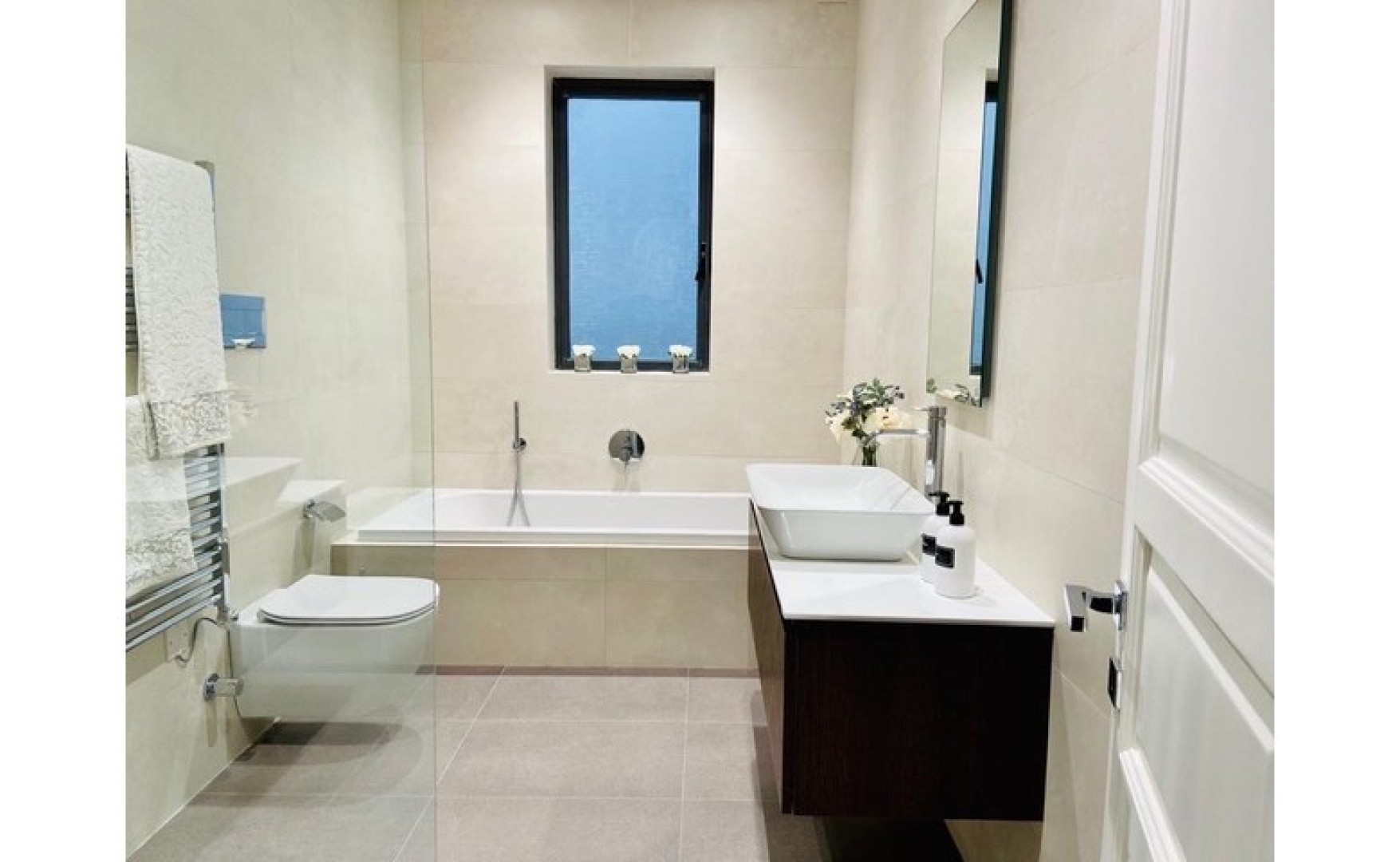 A Well finished Spacious Seafront 3 bedroom Apartment