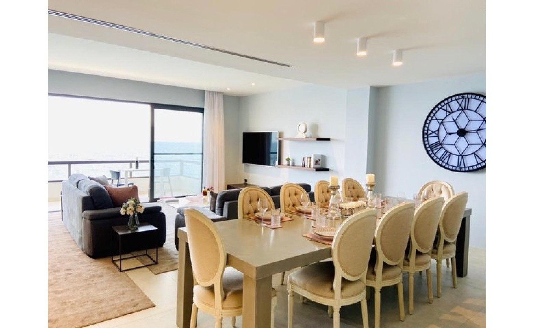 A Well finished Spacious Seafront 3 bedroom Apartment
