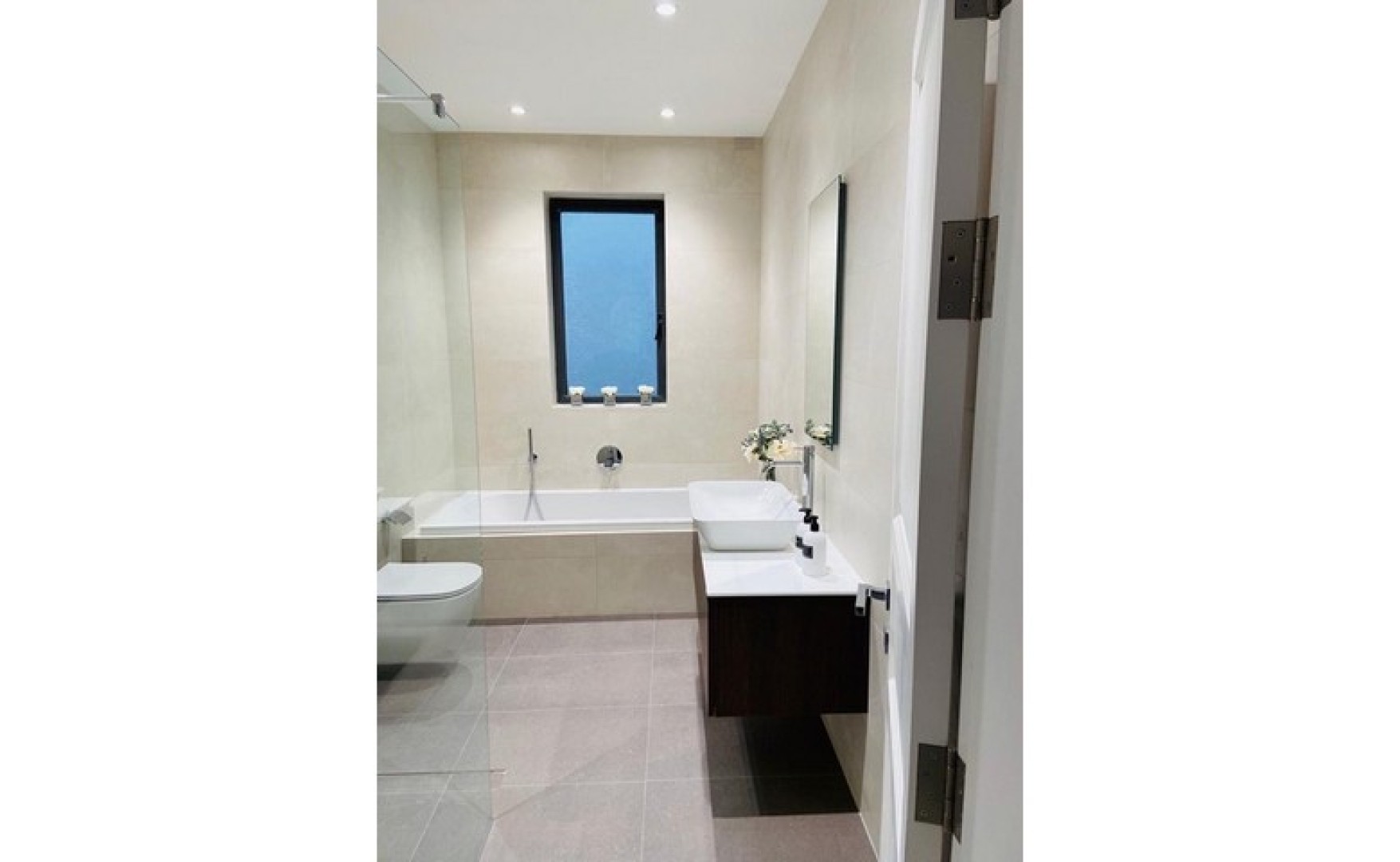 A Well finished Spacious Seafront 3 bedroom Apartment
