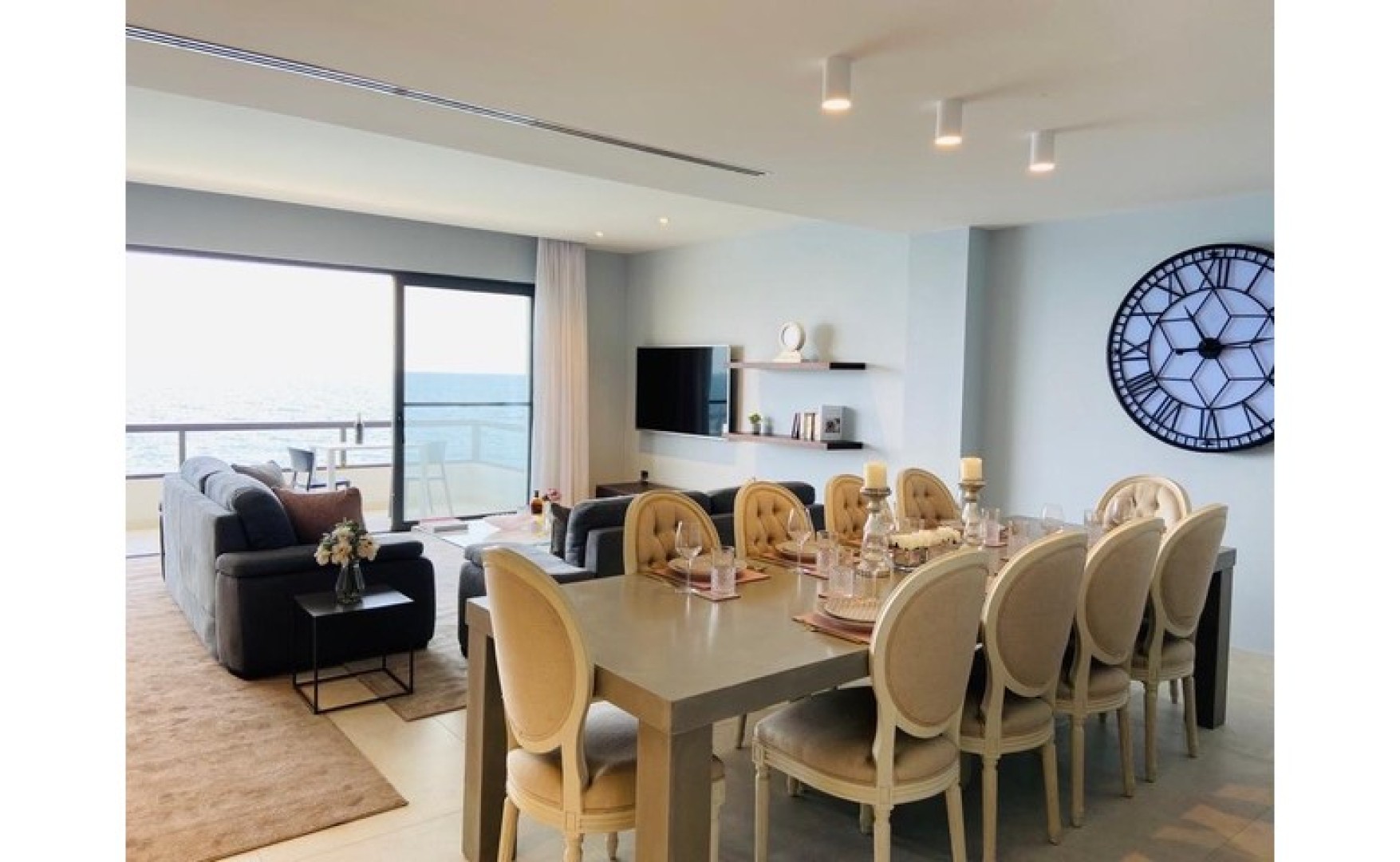A Well finished Spacious Seafront 3 bedroom Apartment
