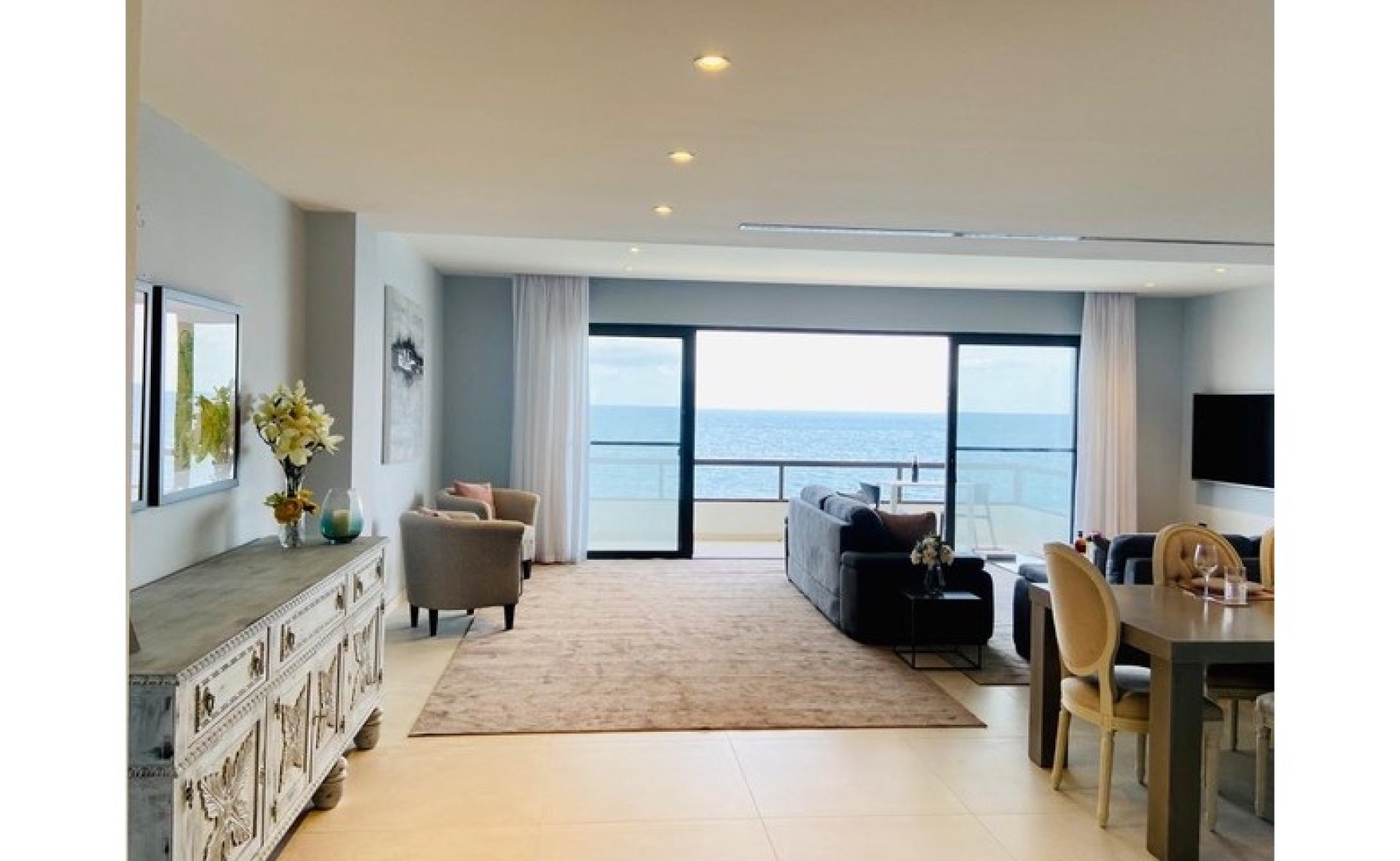 A Well finished Spacious Seafront 3 bedroom Apartment